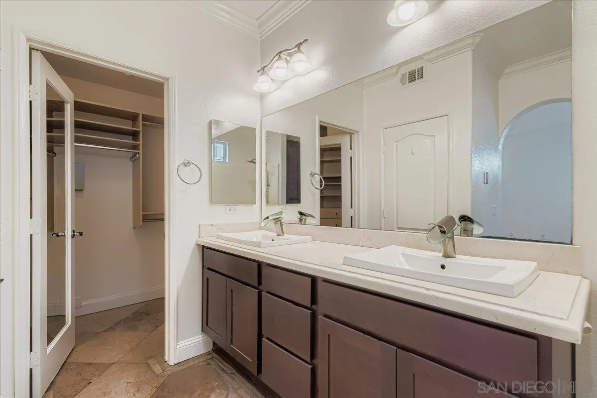 Photo #12: 250046125 Listing: Photo #12