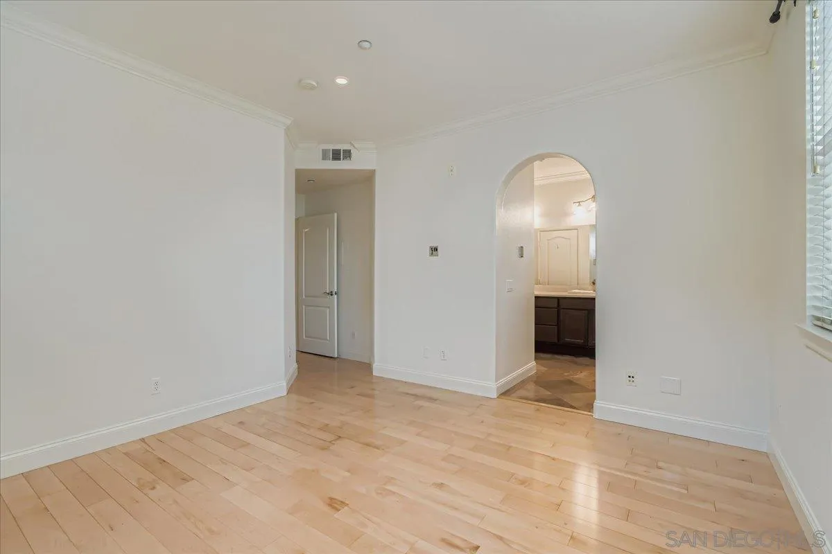 Photo #10: 250046125 Listing: Photo #10