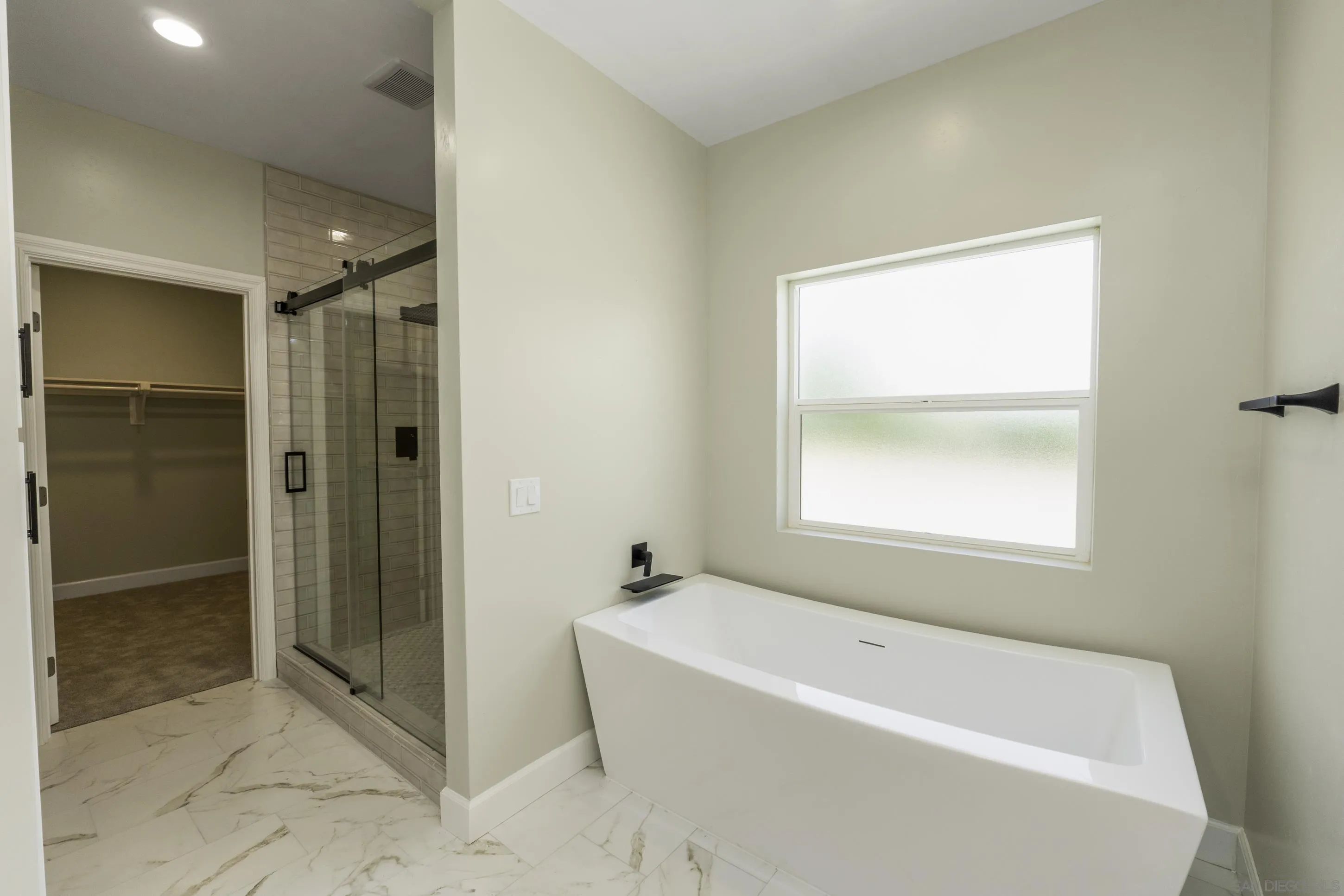 https://cdn.realtyfeed.com/cdn/127/250046152/361ff26be5ed46985806f43a972c130c.webp