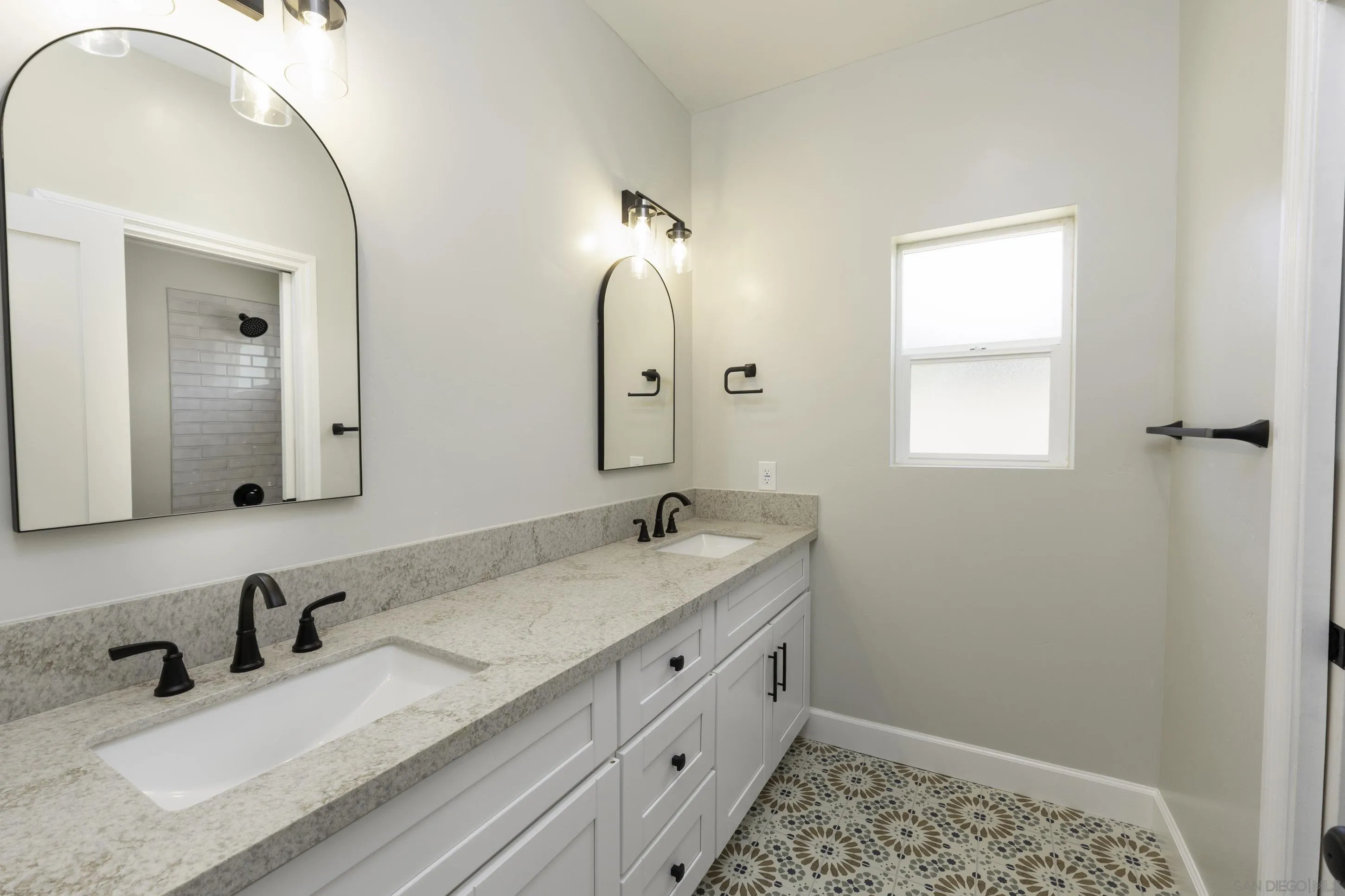 https://cdn.realtyfeed.com/cdn/127/250046152/6158015296c30aed05c17e8240d5037f.webp
