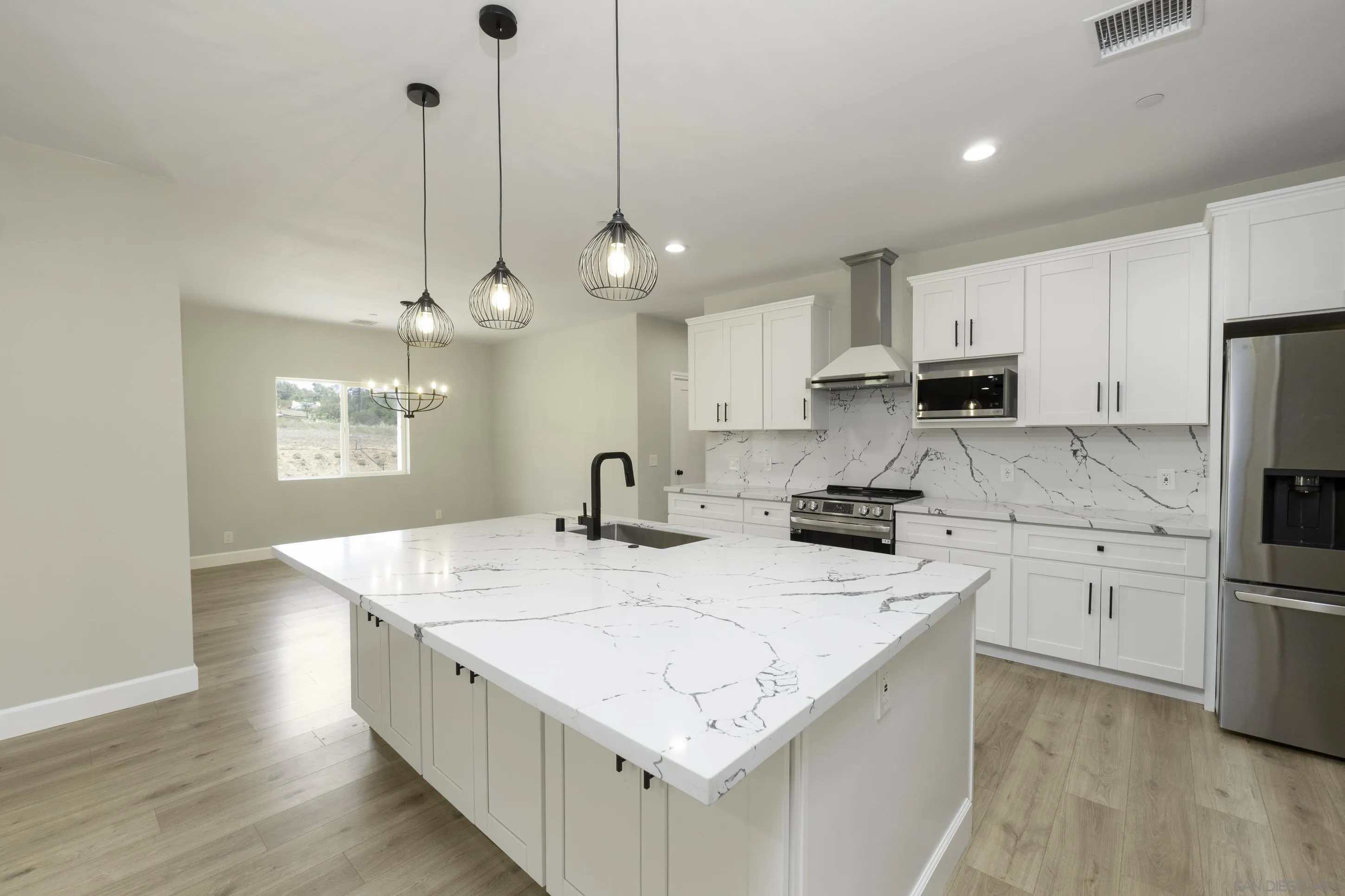 https://cdn.realtyfeed.com/cdn/127/250046152/61f3027a793c90a2695c9bed97b25fab.webp