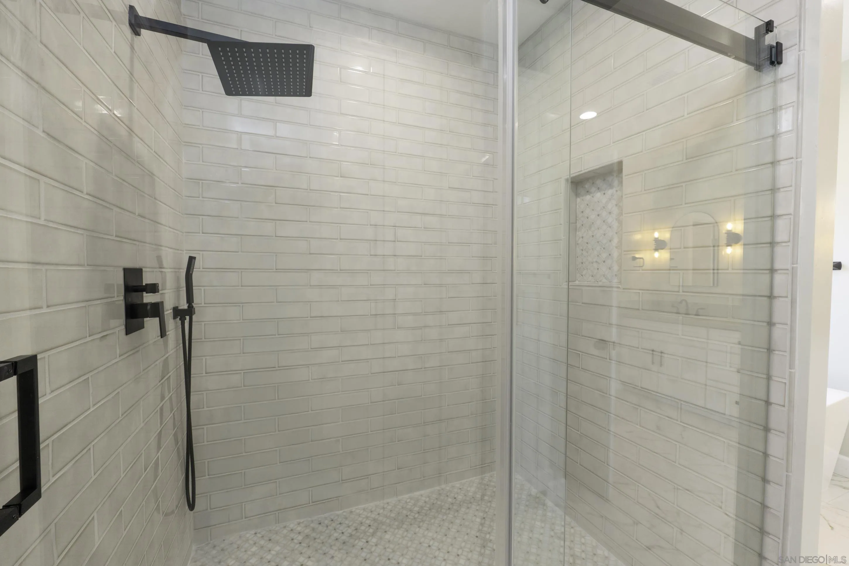https://cdn.realtyfeed.com/cdn/127/250046152/97a40e3e28e3f4bed1a9314ab51f4155.webp