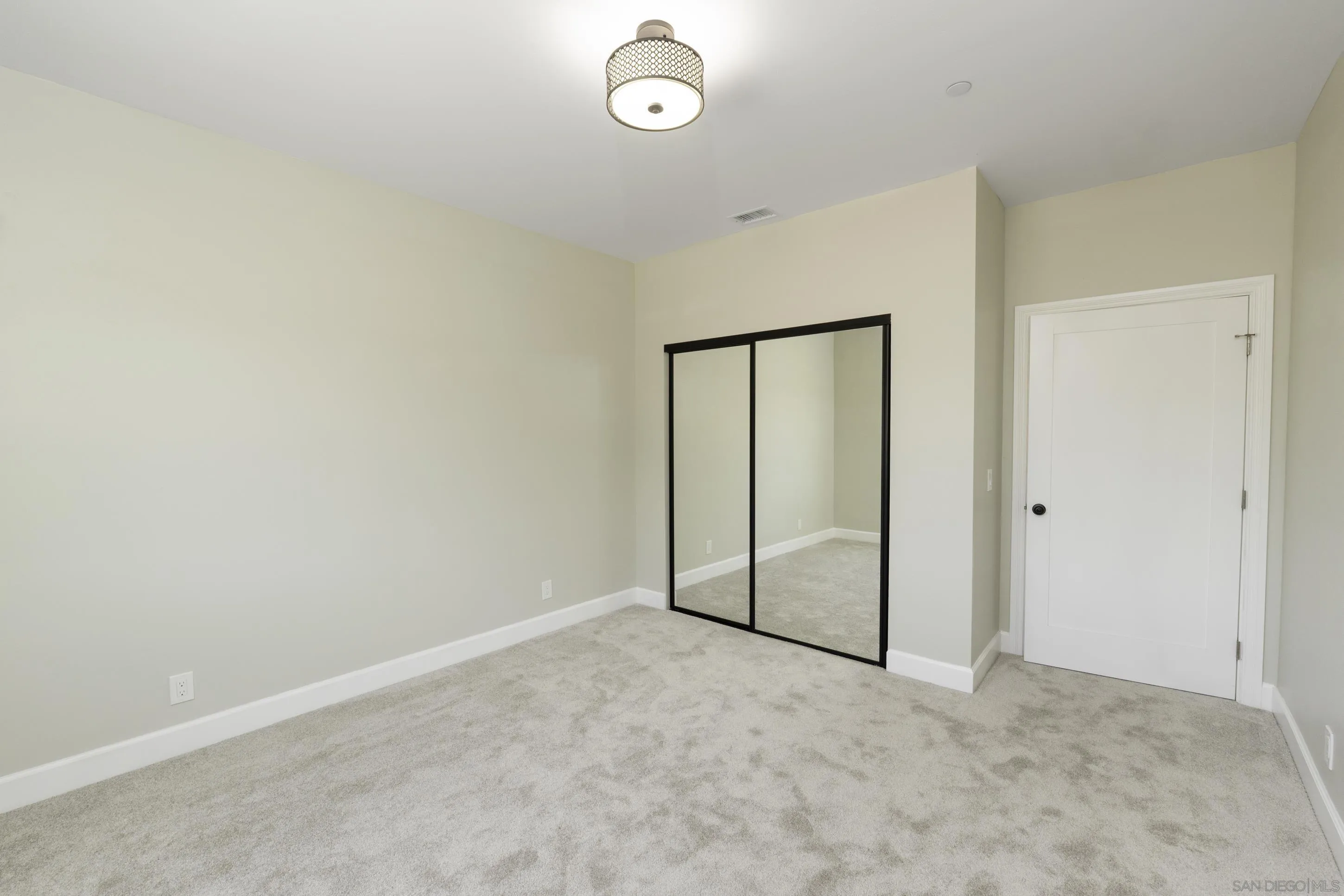 https://cdn.realtyfeed.com/cdn/127/250046152/a9d50f36c9bc4836f8cde6cad73a2d37.webp