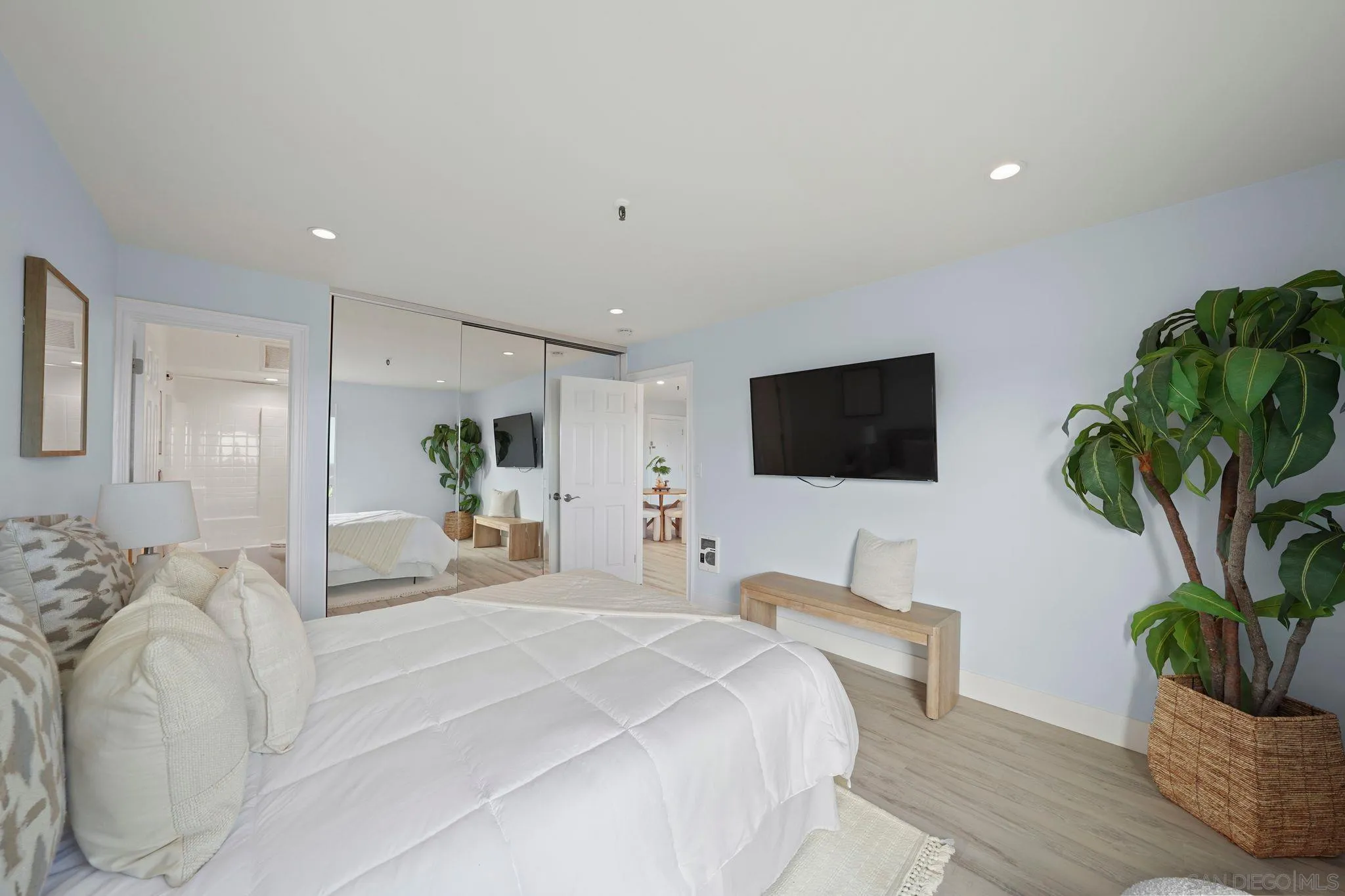 https://cdn.realtyfeed.com/cdn/127/250046172/051b7dfa6f9d991a3ed917485574f6cf.webp