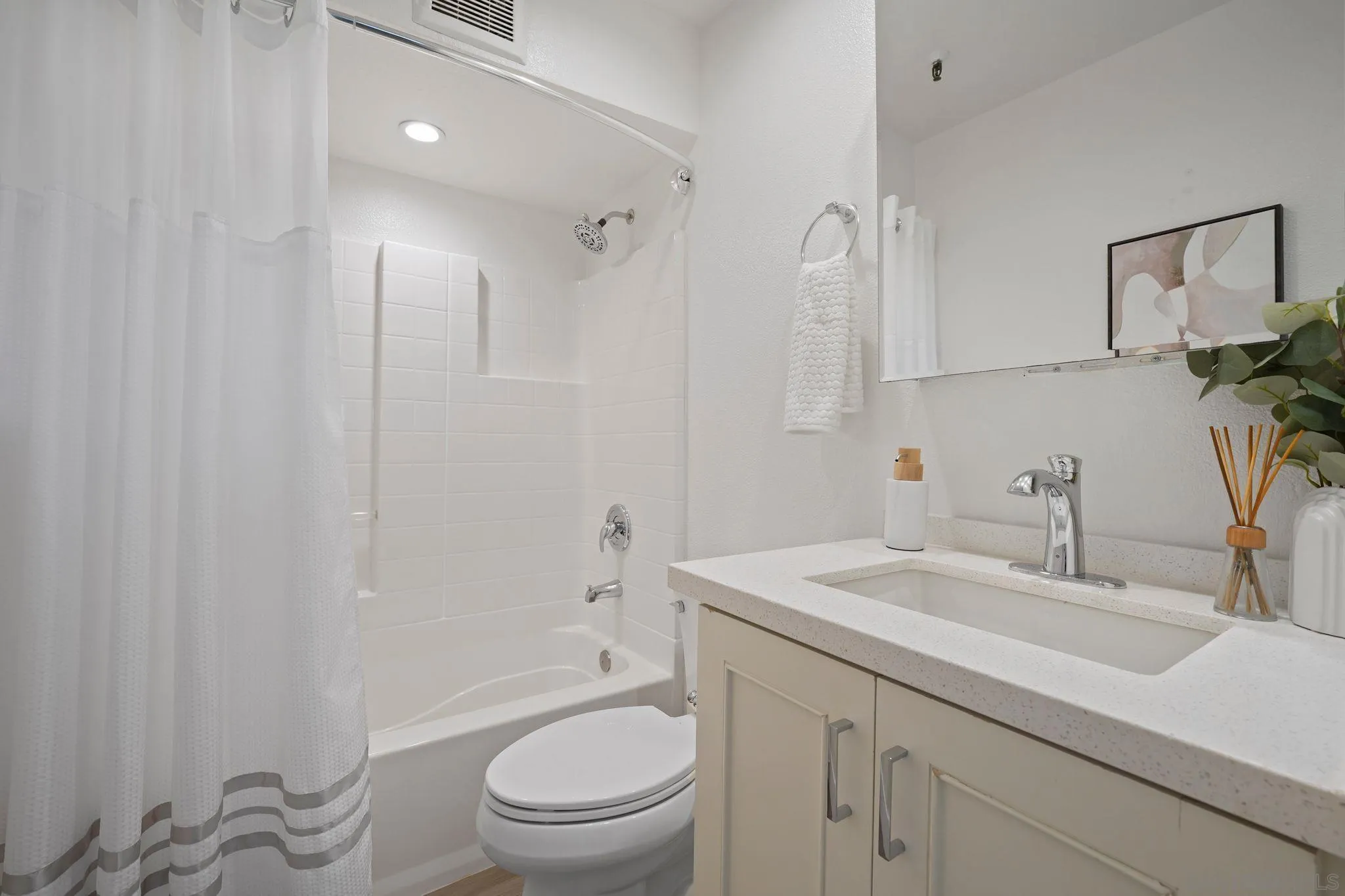https://cdn.realtyfeed.com/cdn/127/250046172/39d3a526b645f986512c29bd9d496138.webp