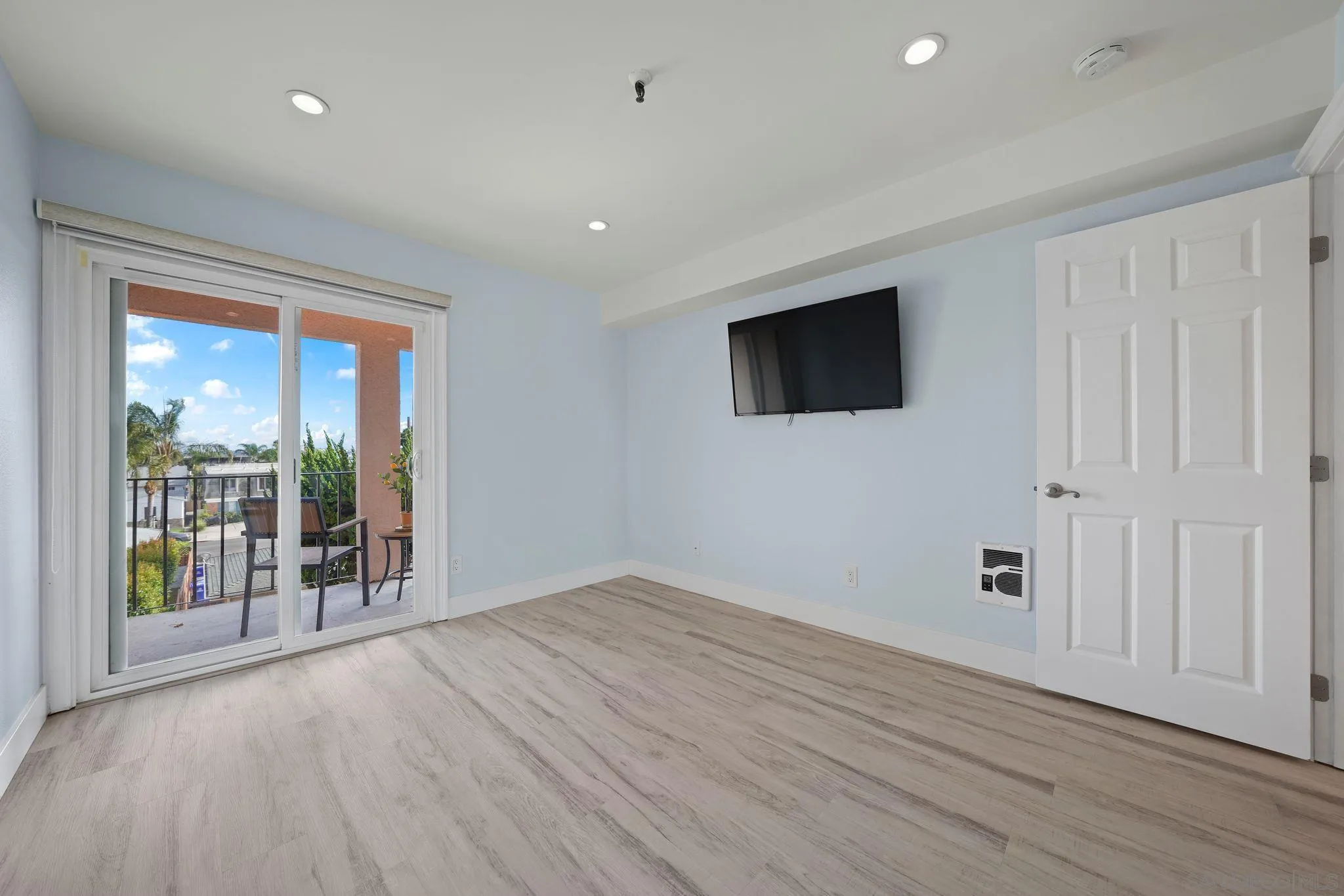 https://cdn.realtyfeed.com/cdn/127/250046172/77aaf3991d9b4624a0c250998e9ff4ce.webp