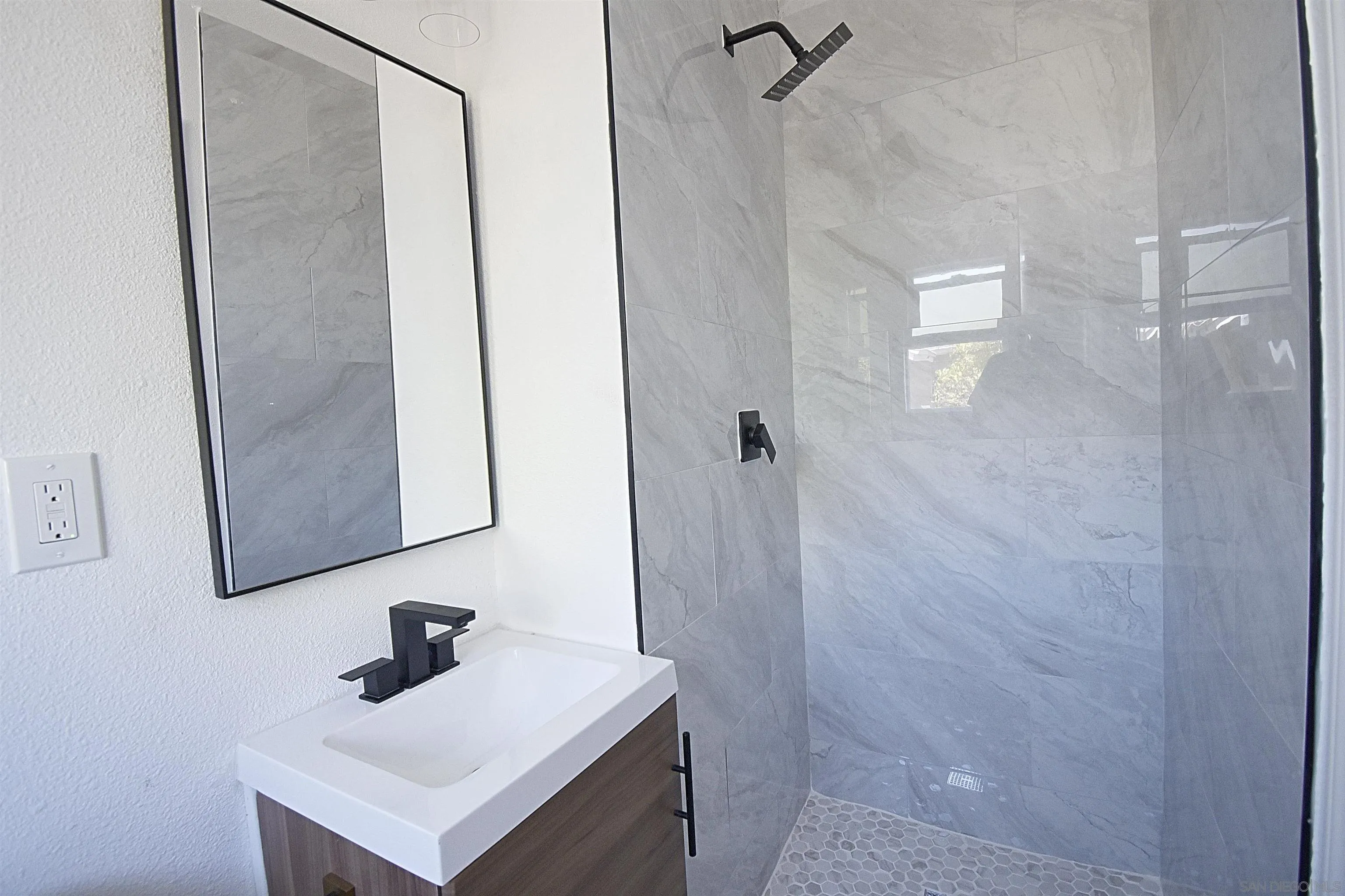 https://cdn.realtyfeed.com/cdn/127/250046178/61a72c805cc7a9207adf17df5ec53708.webp