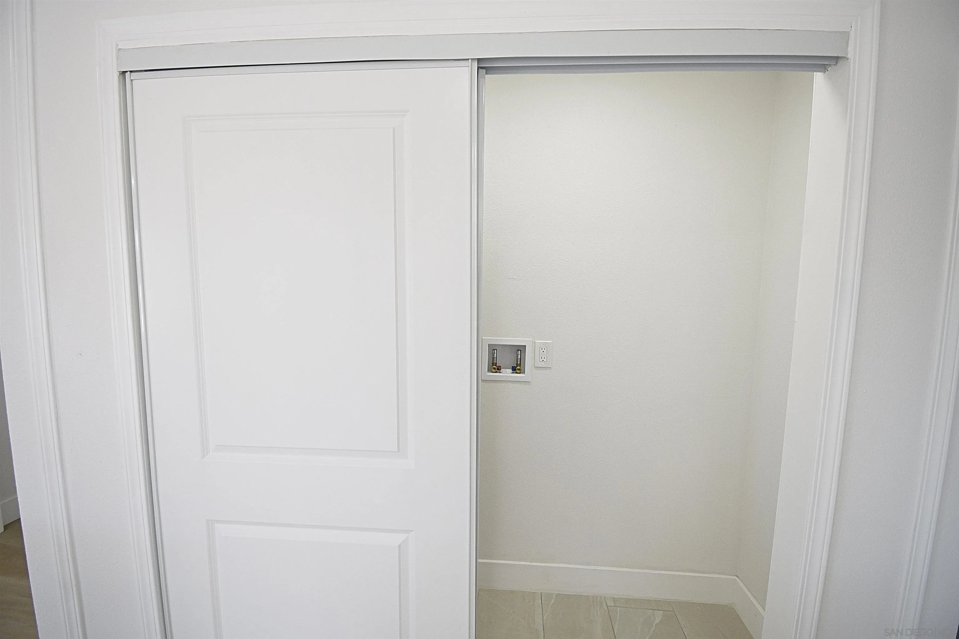 https://cdn.realtyfeed.com/cdn/127/250046178/d226141d99aea8c382f9b50787f9f2e9.webp