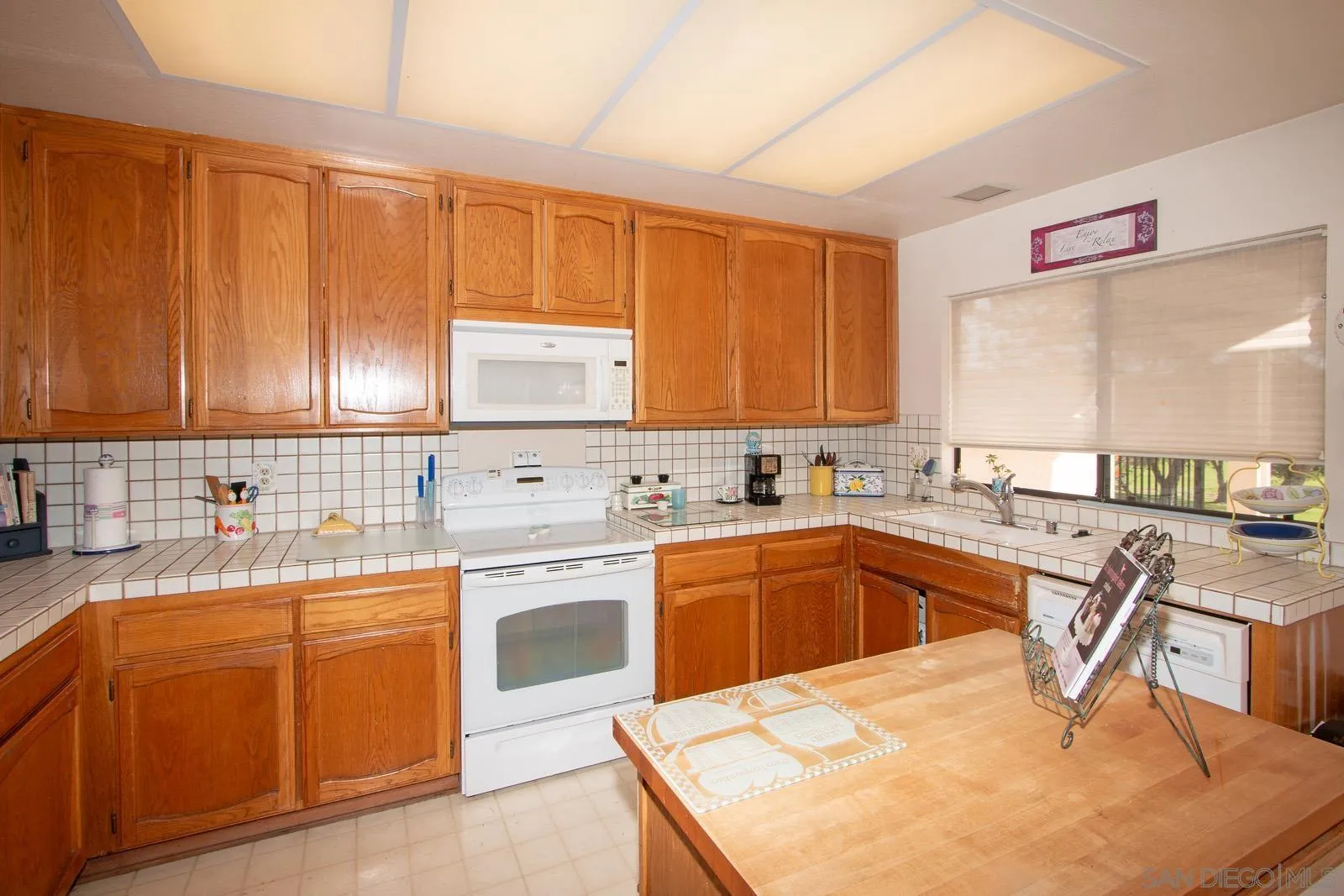 https://cdn.realtyfeed.com/cdn/127/250046204/770fd51c7ccd1e19d9027c7561e229c4.webp