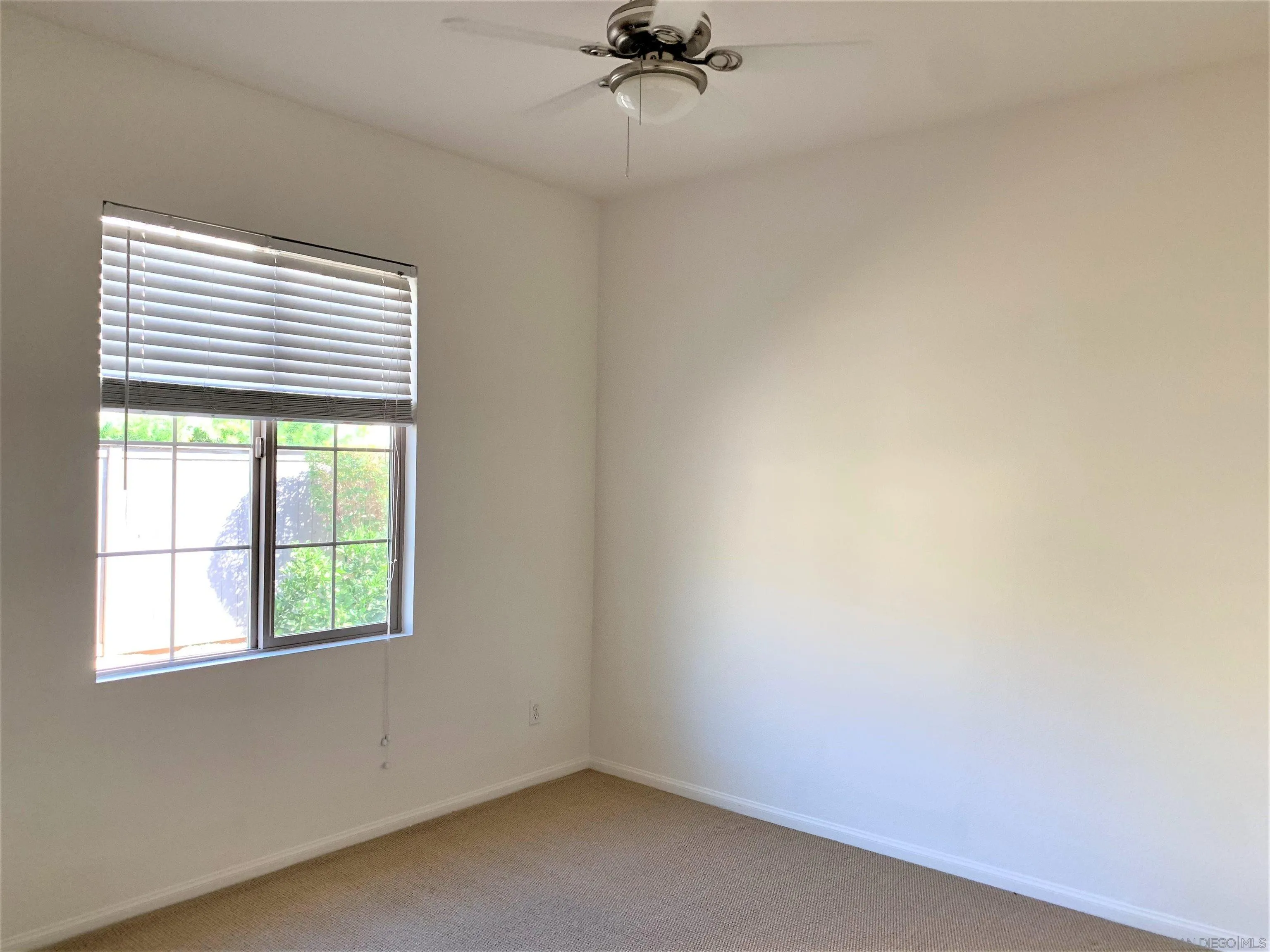 https://cdn.realtyfeed.com/cdn/127/250046216/a6c21f9792e8012ef2eb47755be733e5.webp