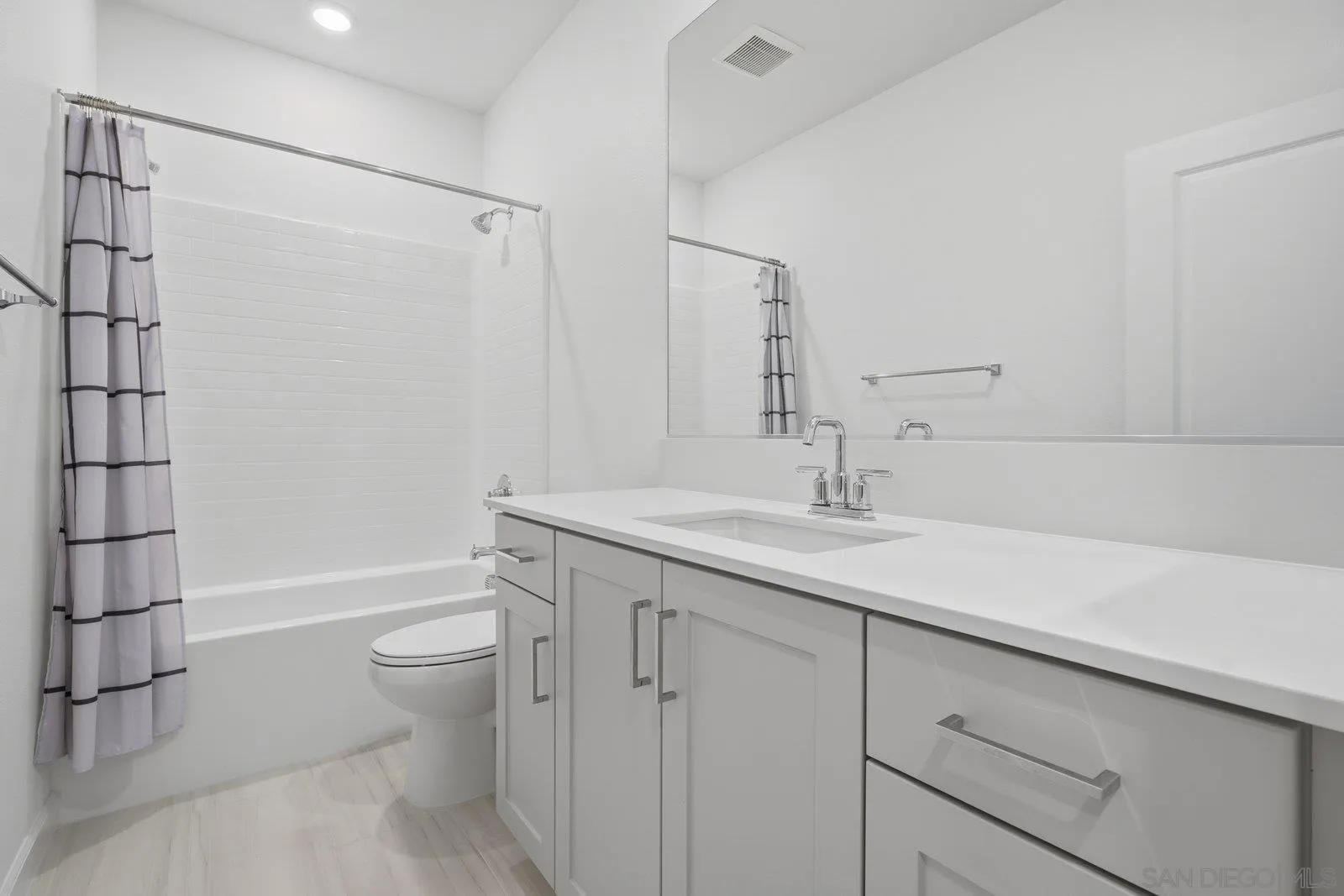 Photo #24: 250046229 Listing: Photo #24