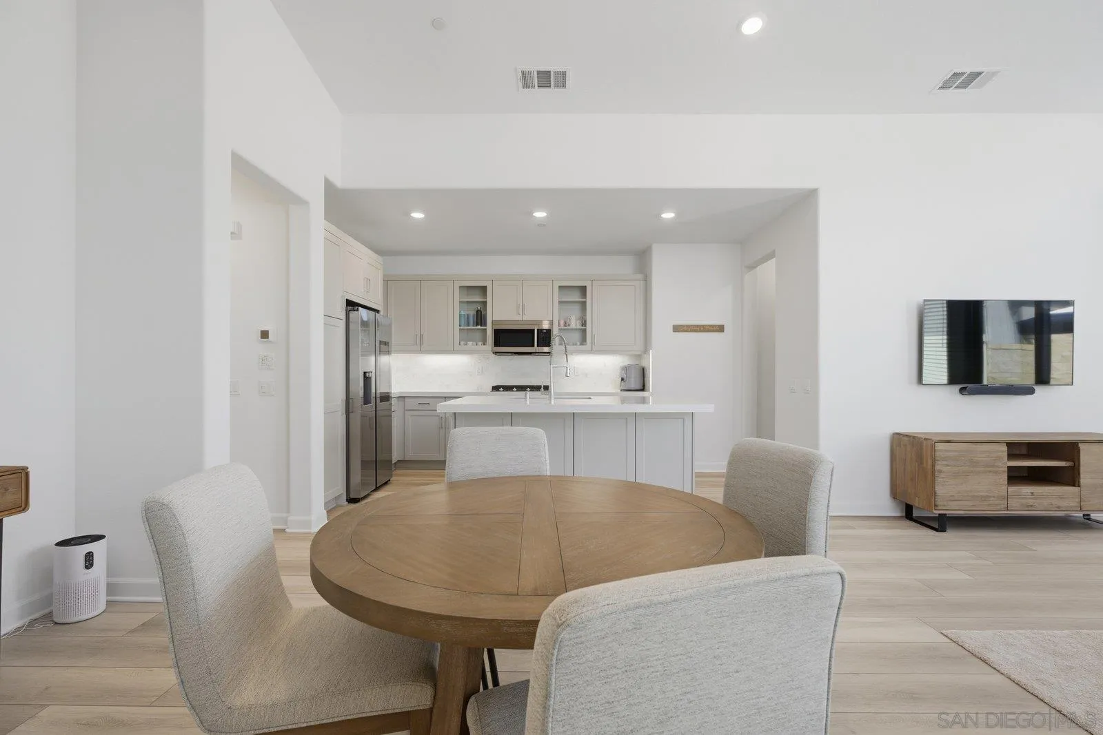 Photo #8: 250046229 Listing: Photo #8