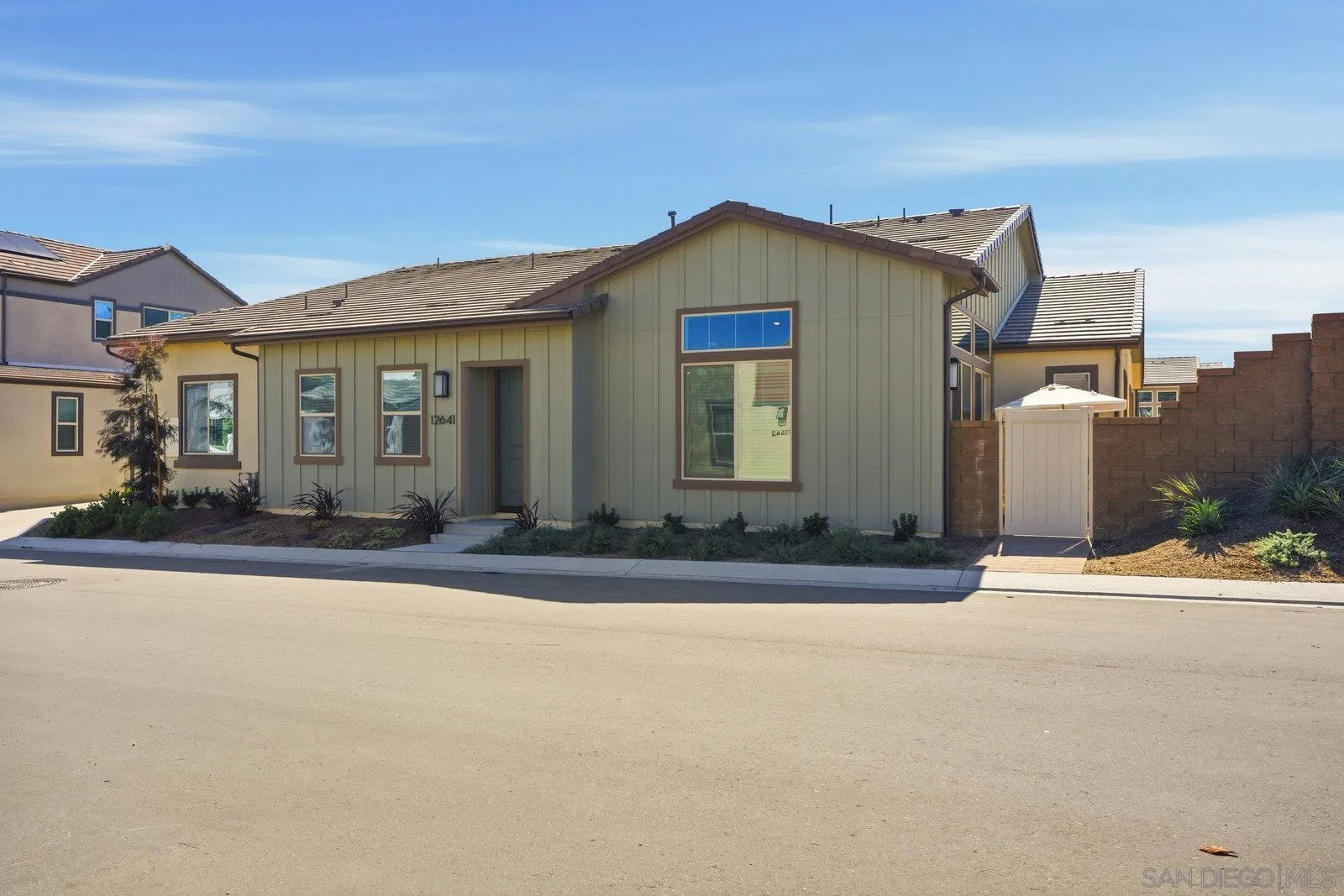 Photo #2: 250046229 Listing: Photo #2