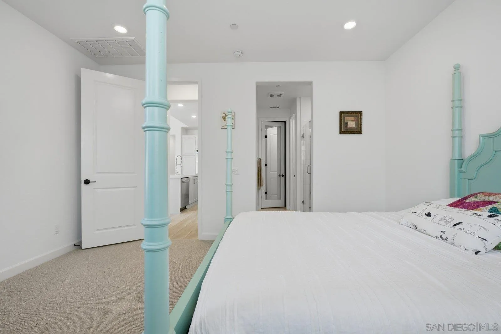 Photo #17: 250046229 Listing: Photo #17