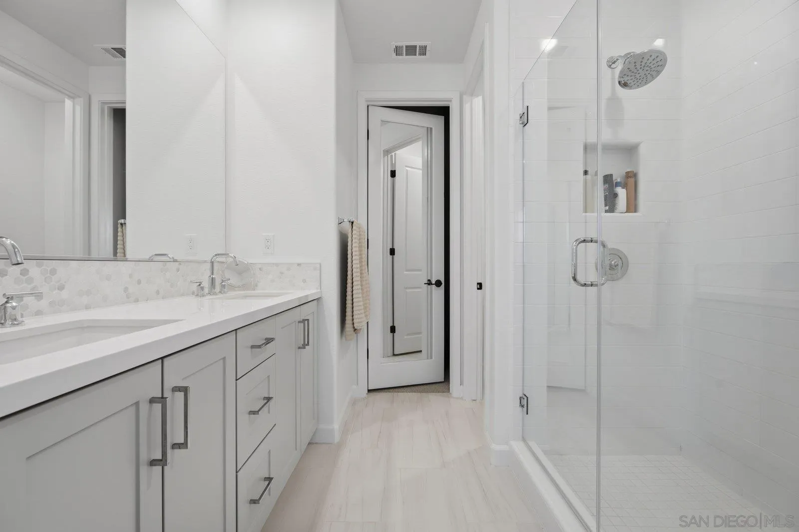 Photo #18: 250046229 Listing: Photo #18