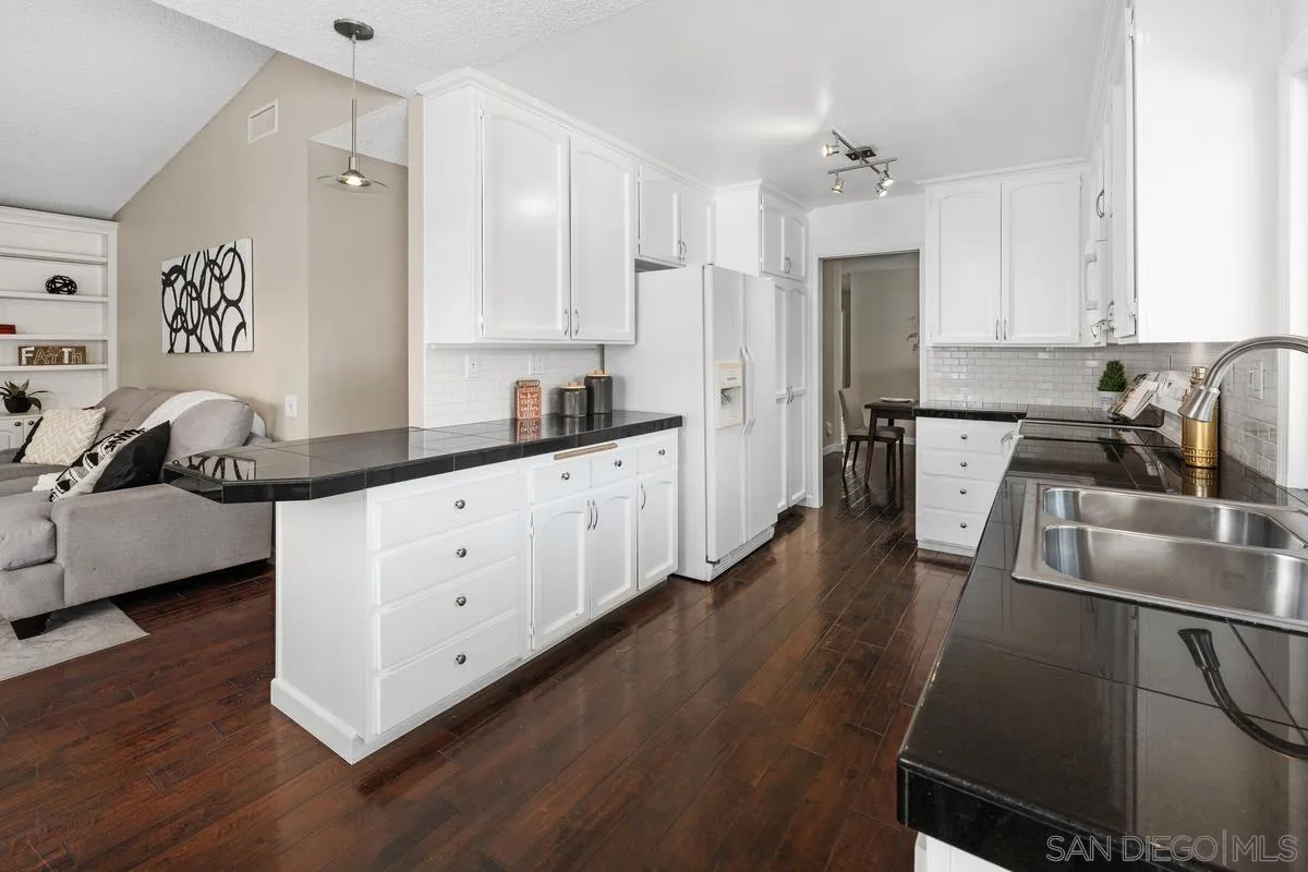 https://cdn.realtyfeed.com/cdn/127/250046237/880f850ed08628b6c491b32358299e0a.webp