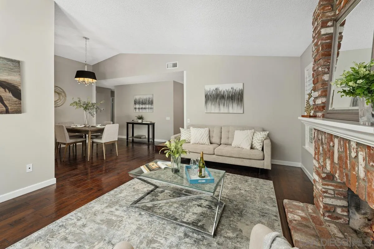 https://cdn.realtyfeed.com/cdn/127/250046237/9288b921696d153c5e516962a82571d8.webp