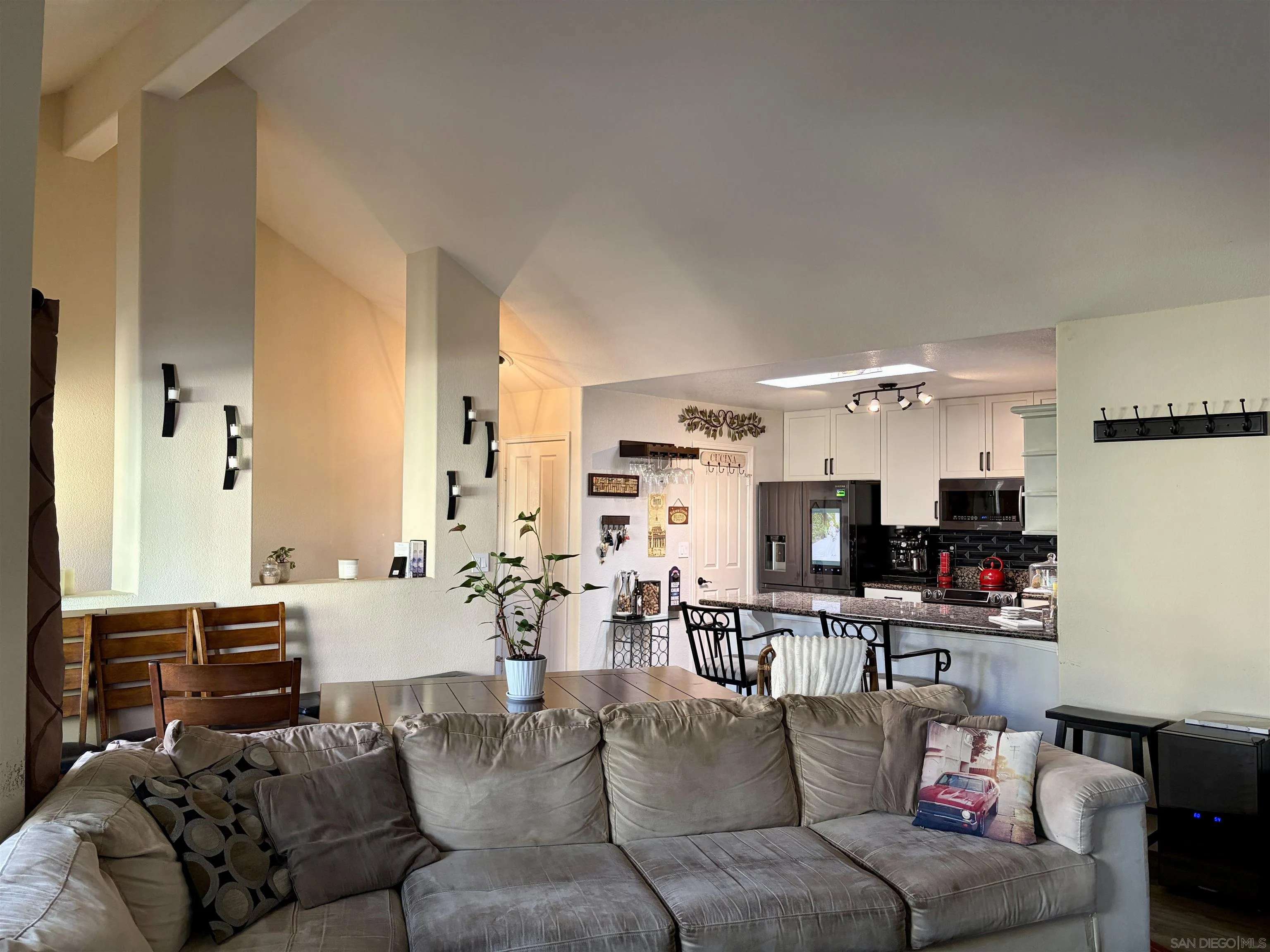 Photo #4: 250046241 Listing: Photo #4