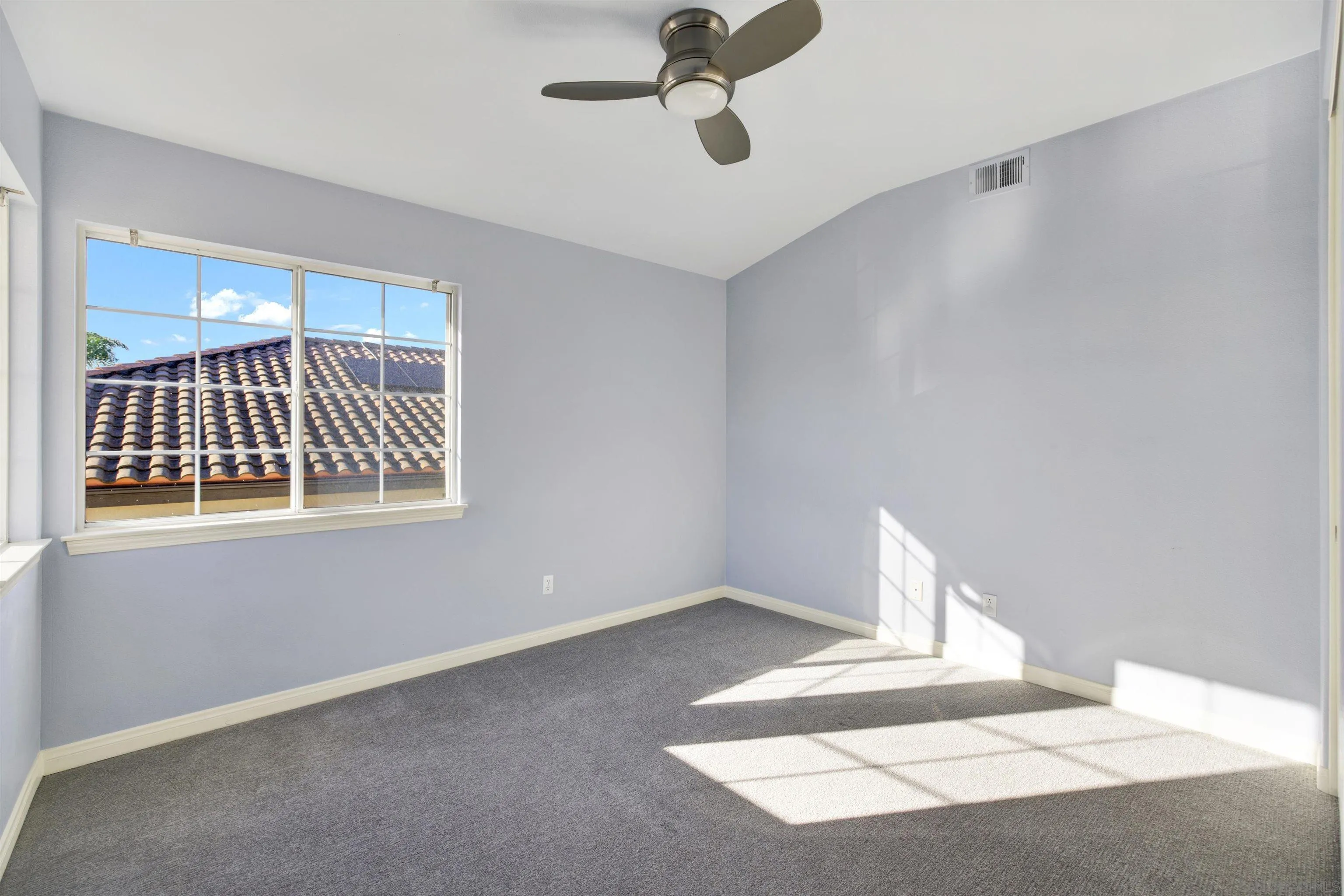 https://cdn.realtyfeed.com/cdn/127/250046245/669d7e8b808cd41166e244610d61db4f.webp