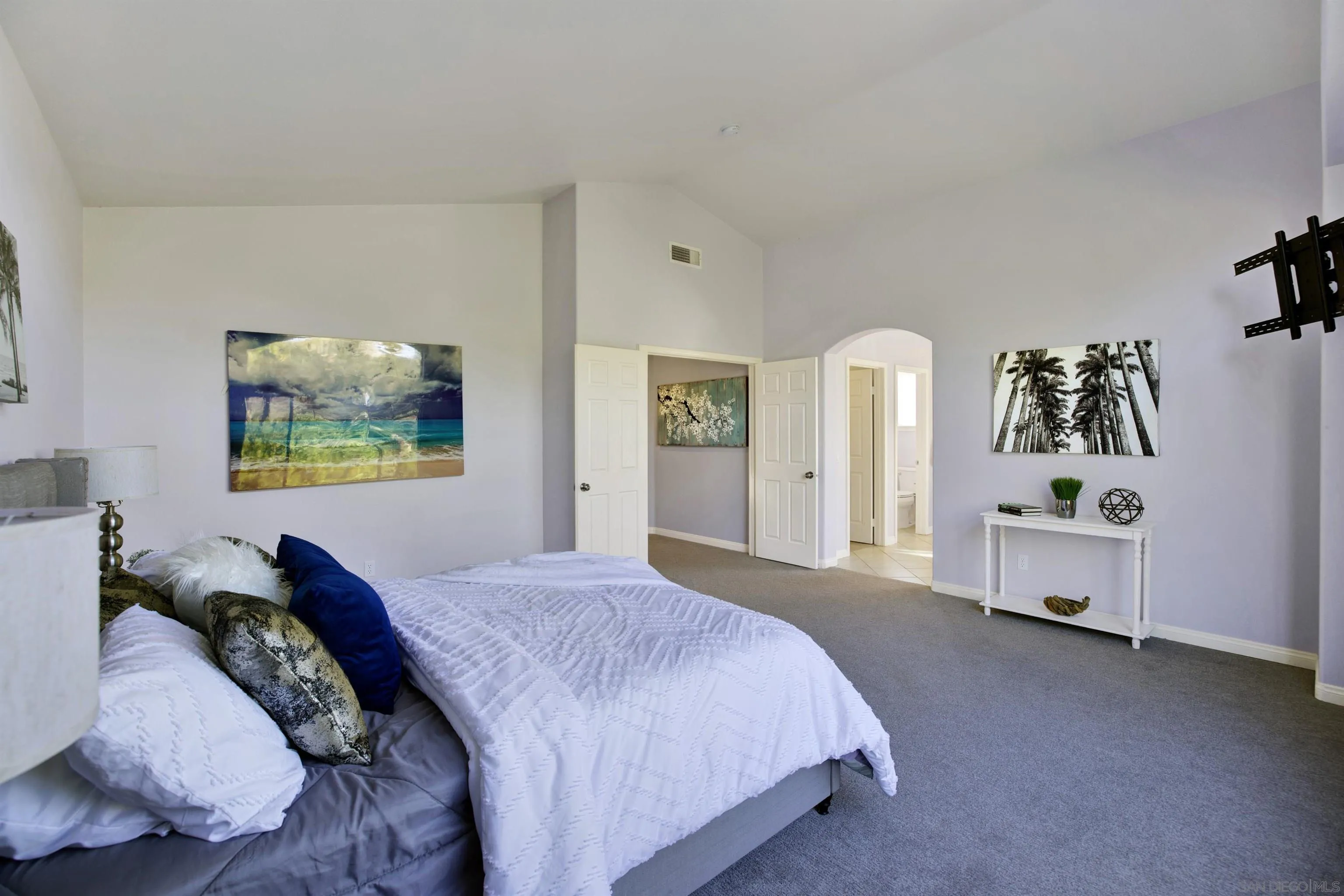 https://cdn.realtyfeed.com/cdn/127/250046245/785ce154a0981816cbd86e5ad89534ec.webp