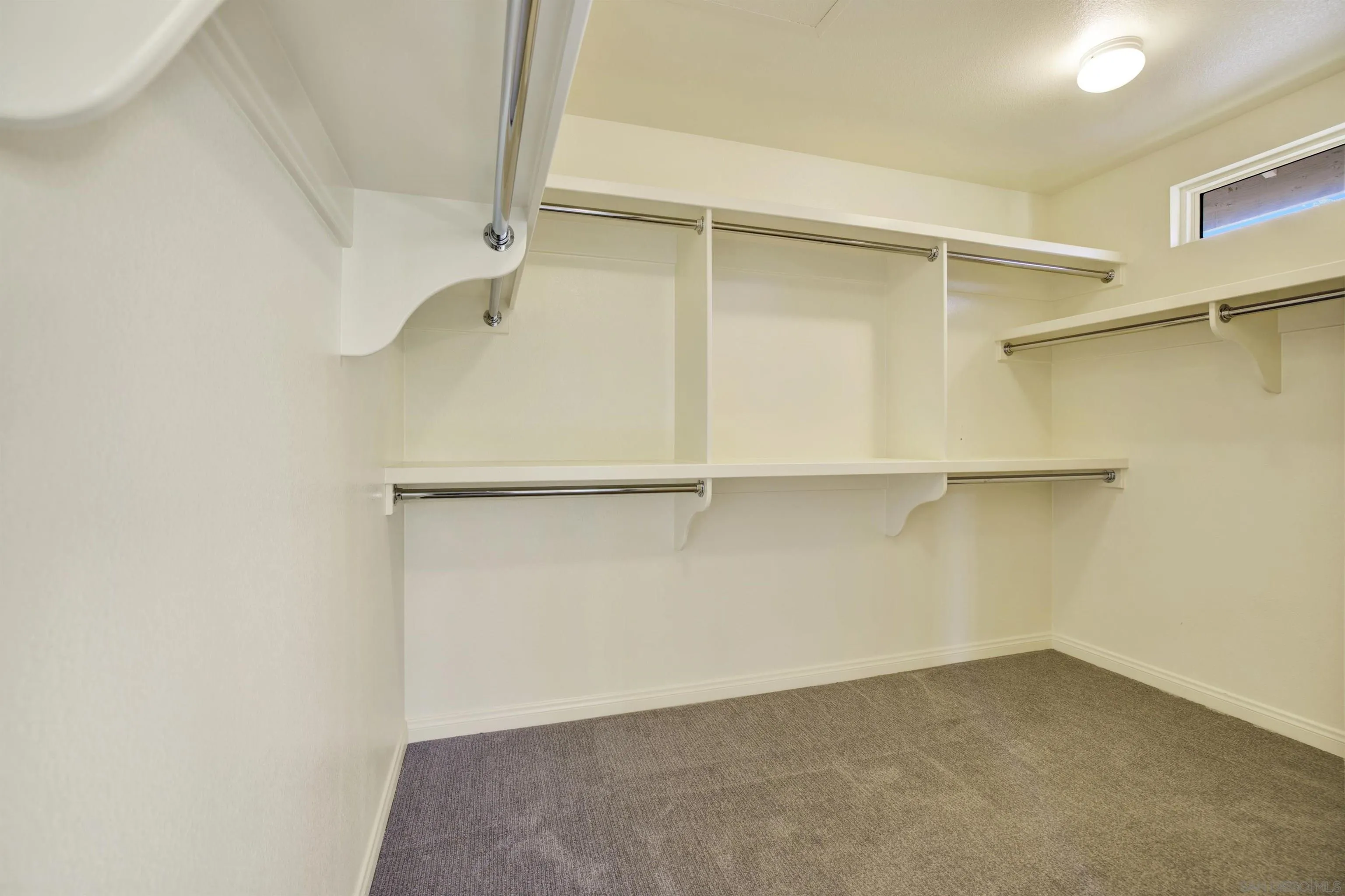 https://cdn.realtyfeed.com/cdn/127/250046245/80514e49faaa5a41421dae34a0adc1a4.webp