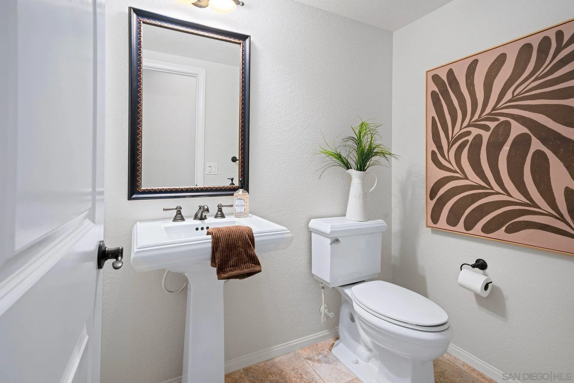 https://cdn.realtyfeed.com/cdn/127/250046255/052c2215e78272fc073df603cca89b5d.webp