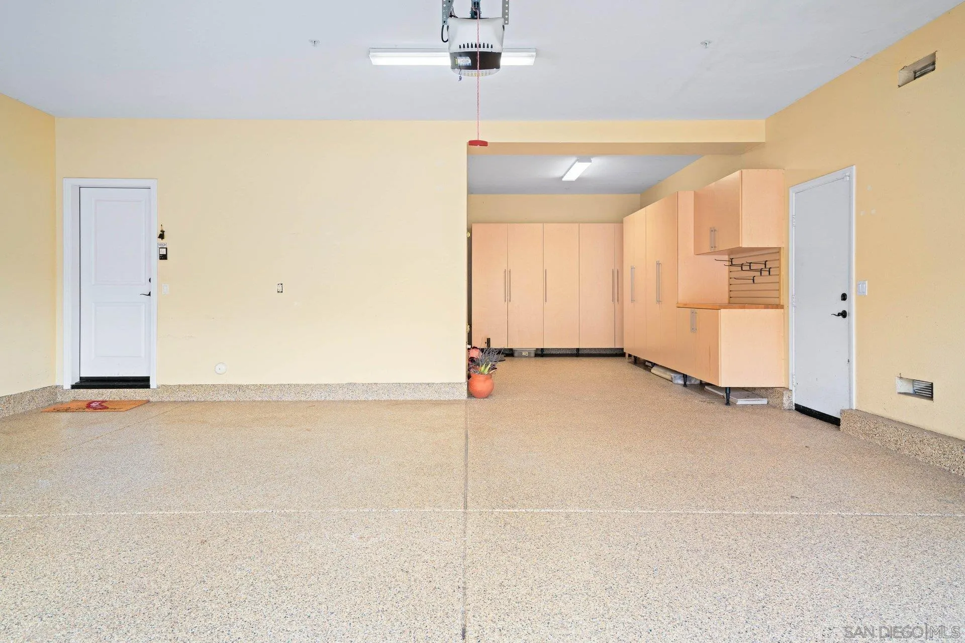 https://cdn.realtyfeed.com/cdn/127/250046255/8e964e20c9cf1fb523b2e0c0b6260b54.webp