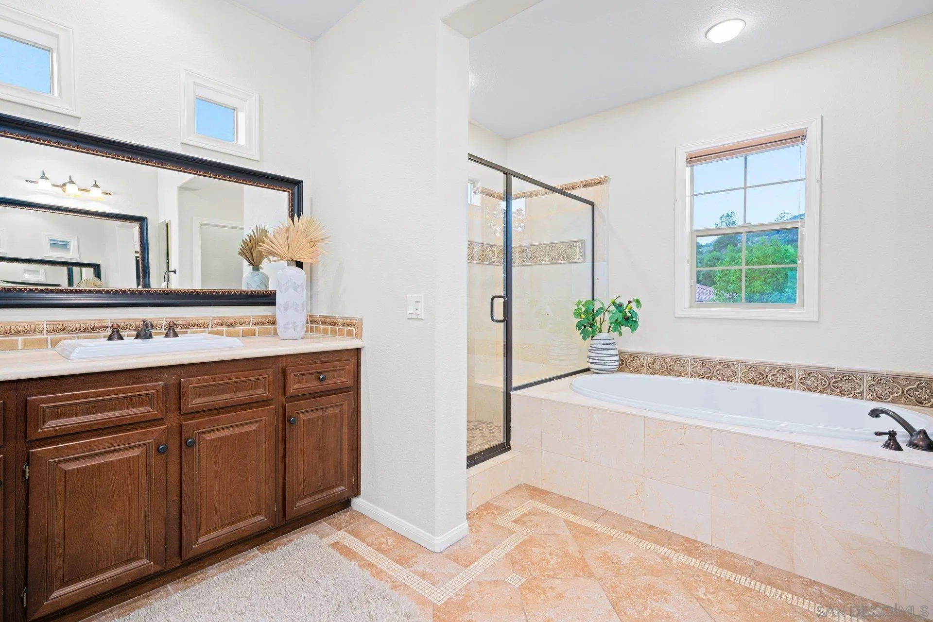 https://cdn.realtyfeed.com/cdn/127/250046255/9384bac25245a6b65b8149df4a1c3063.webp