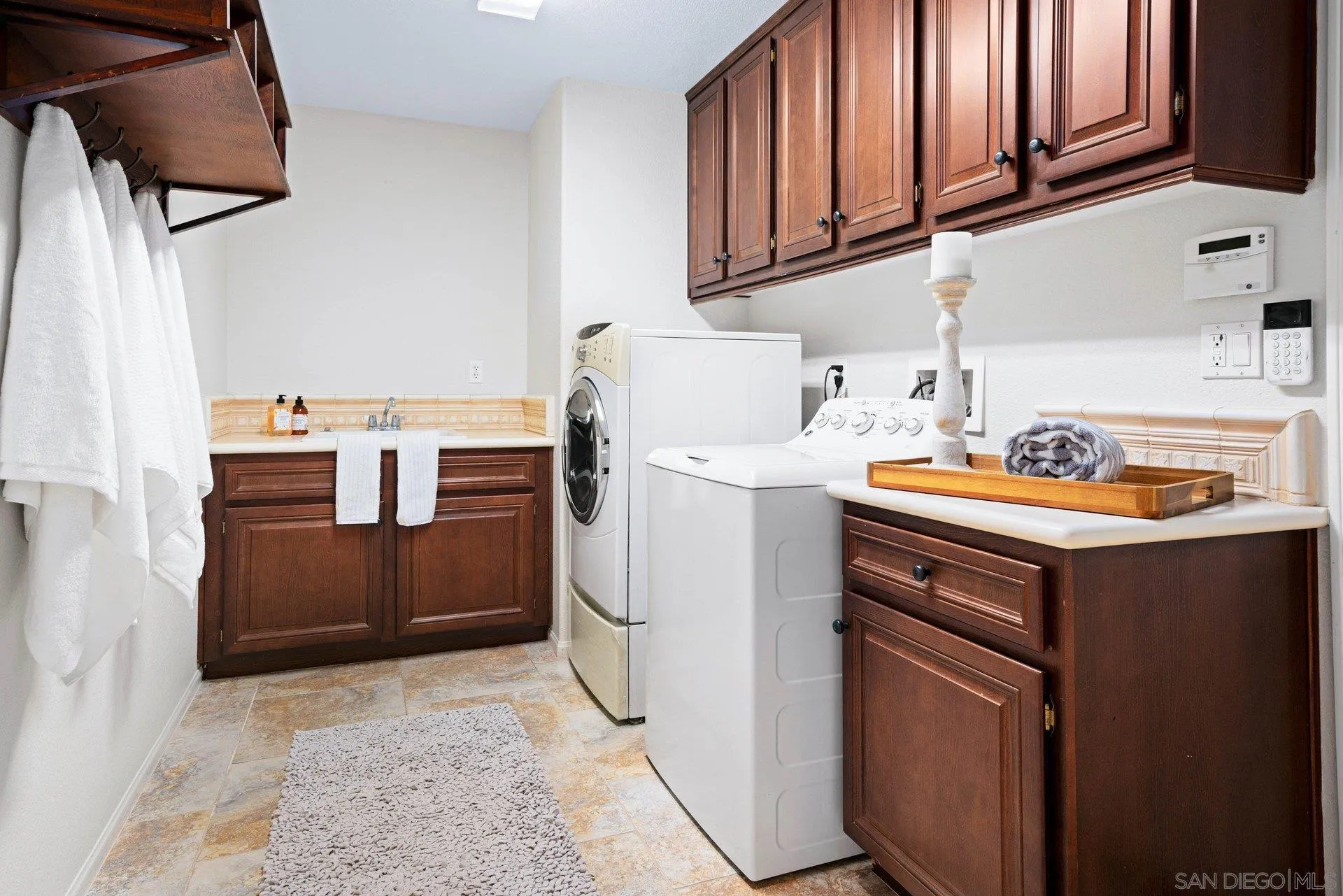 https://cdn.realtyfeed.com/cdn/127/250046255/b48bcce0409463472464ac26e73766d7.webp