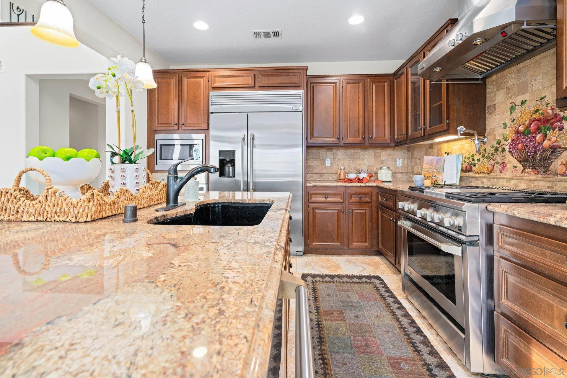 https://cdn.realtyfeed.com/cdn/127/250046255/ecf3a953a133ee78f1cae6c900e98048.webp