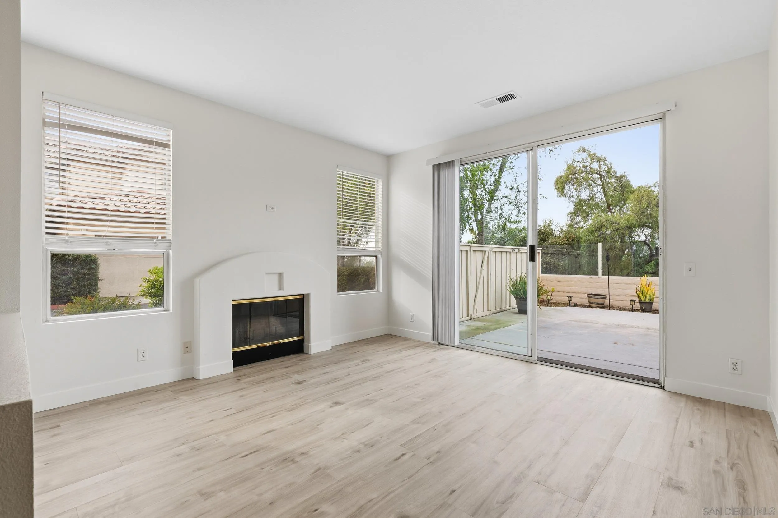 Photo #5: 250046264 Listing: Photo #5