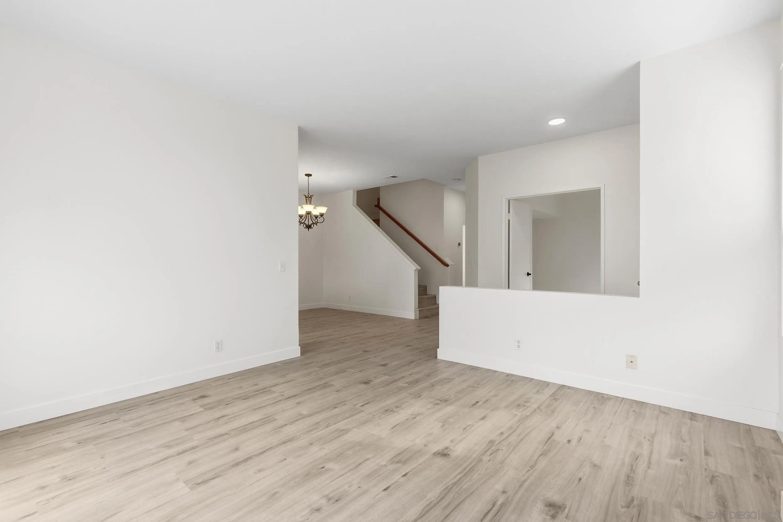 Photo #7: 250046264 Listing: Photo #7