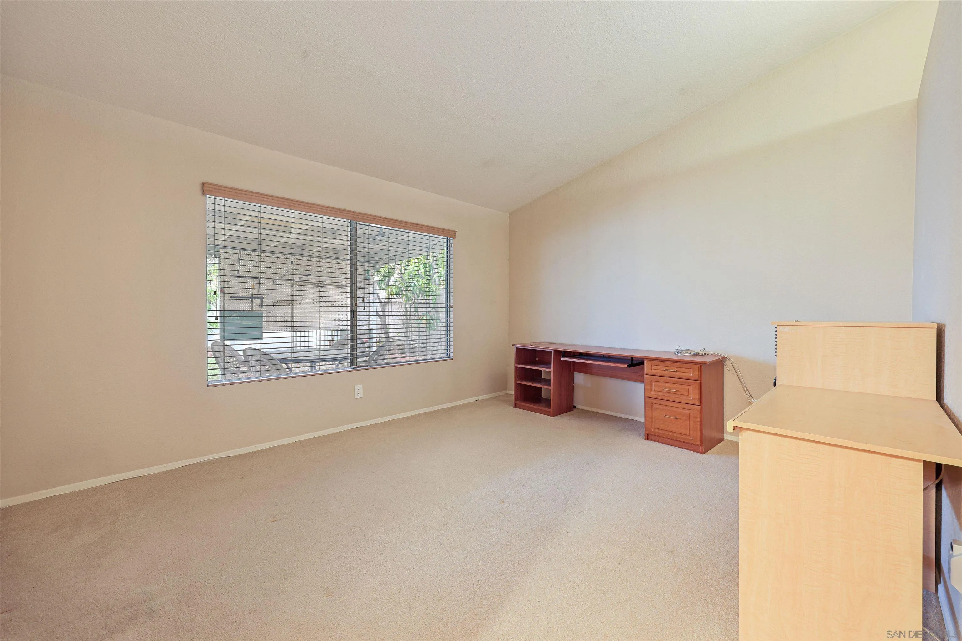 https://cdn.realtyfeed.com/cdn/127/250046283/12f75a54aac87c71ef9cab40eabf234b.webp