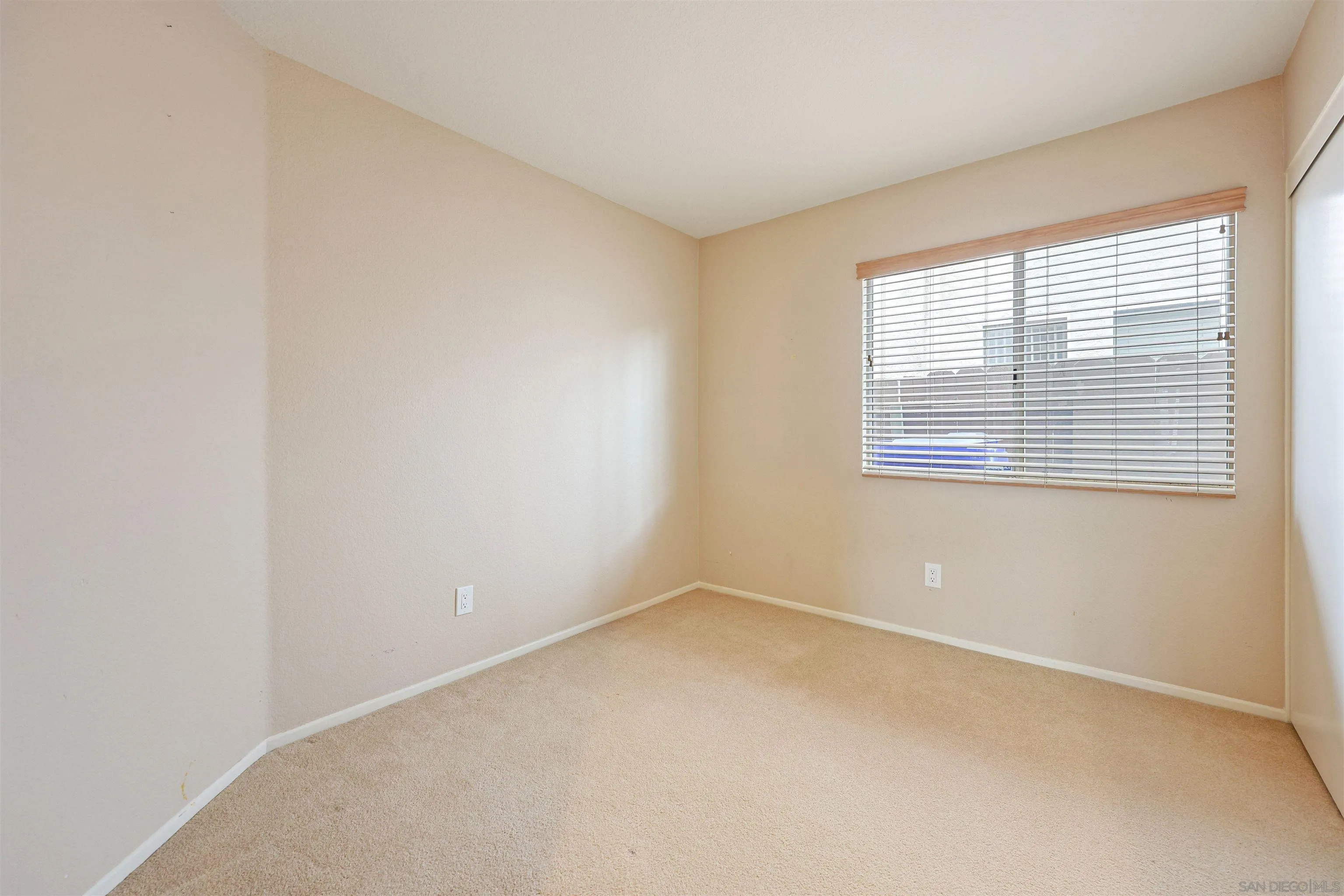 https://cdn.realtyfeed.com/cdn/127/250046283/97b36ed1f15c8d301ae022c89d858185.webp