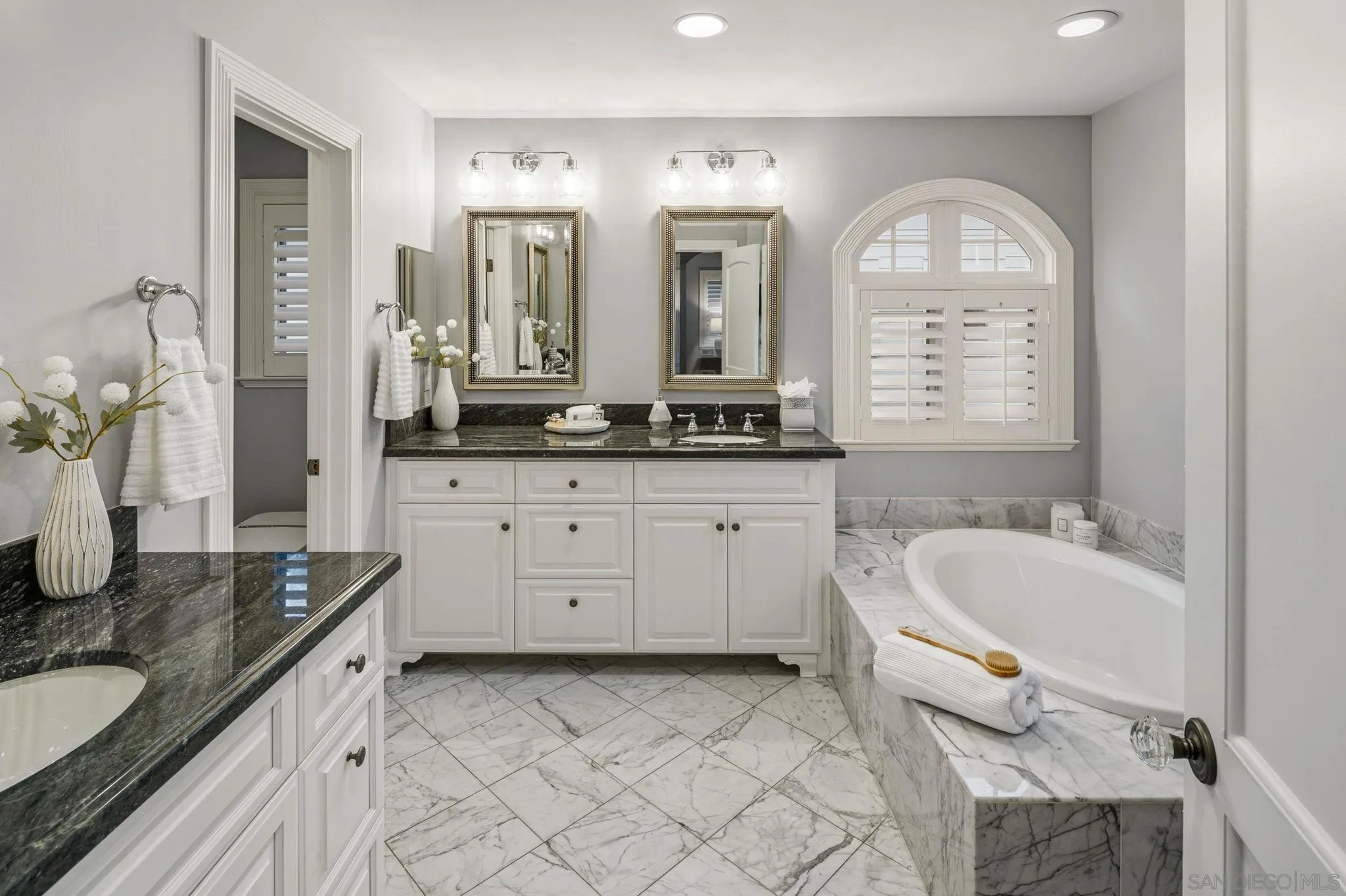 https://cdn.realtyfeed.com/cdn/127/250046293/3f51e6ec6e7b7b5e2bedc822162dcbfb.webp