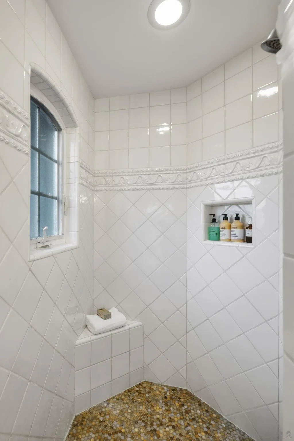 https://cdn.realtyfeed.com/cdn/127/250046293/fbb7e52cd33e3adb5b01560aa3c66b21.webp