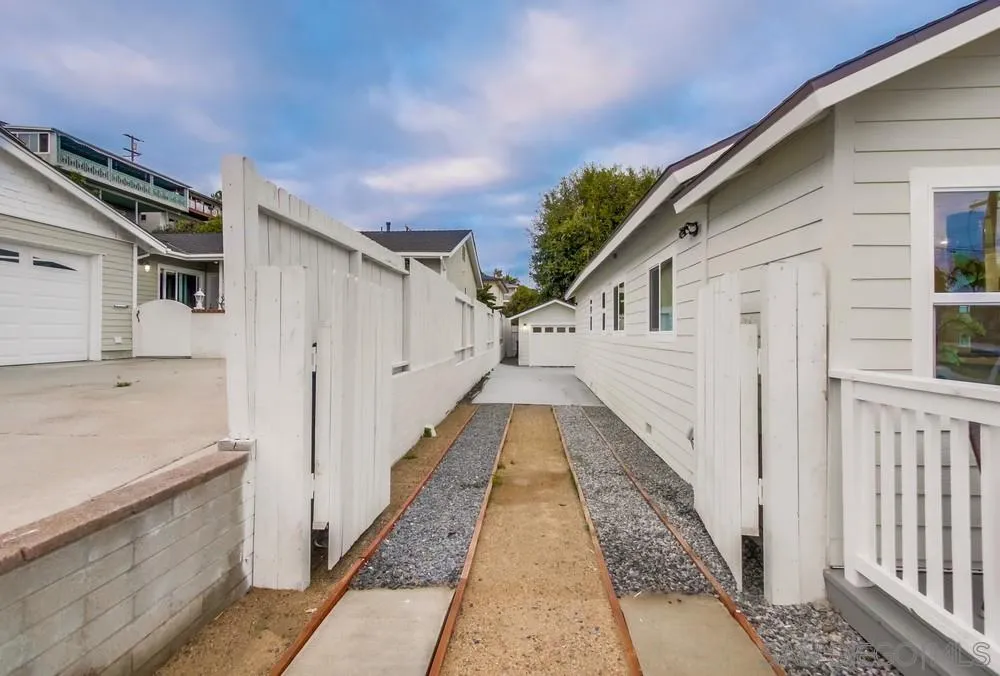 https://cdn.realtyfeed.com/cdn/127/250046299/0956a37502816c402206c708ab403397.webp