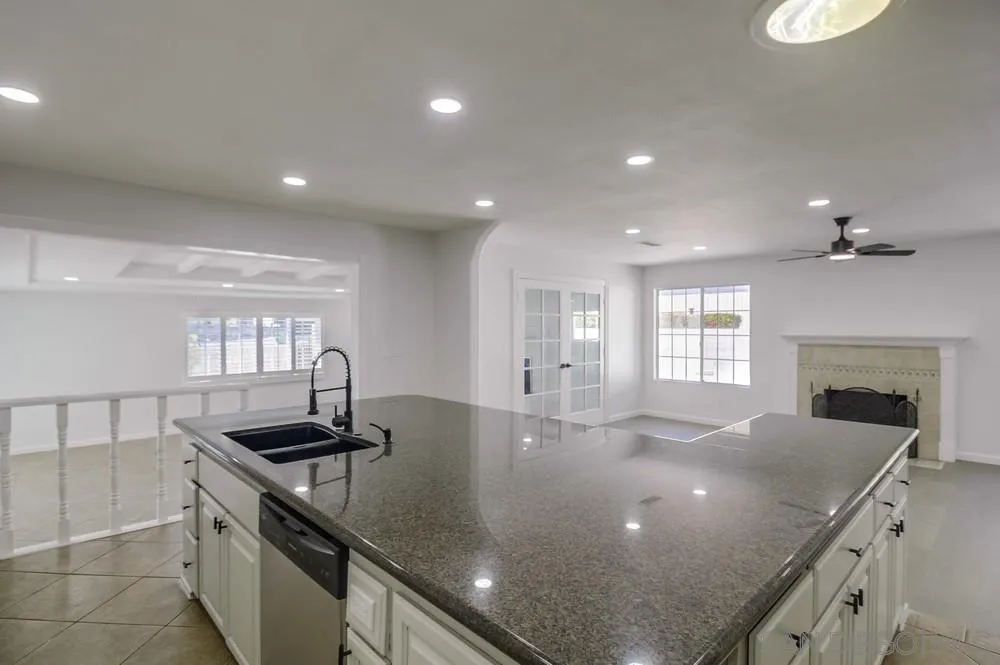 https://cdn.realtyfeed.com/cdn/127/250046301/260af0576628b809485678a2c8c1a533.webp