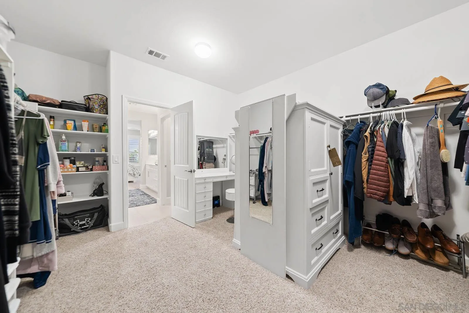 https://cdn.realtyfeed.com/cdn/127/250046302/f33528ad495df5493115b89d4c566933.webp