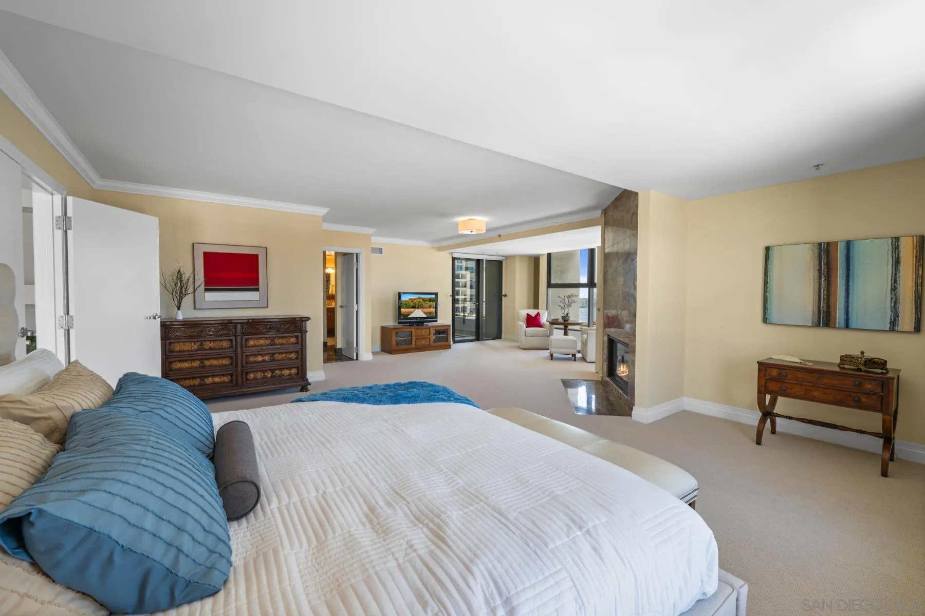 https://cdn.realtyfeed.com/cdn/127/250046308/8299530d773aea276b01dbb339cd25bd.webp