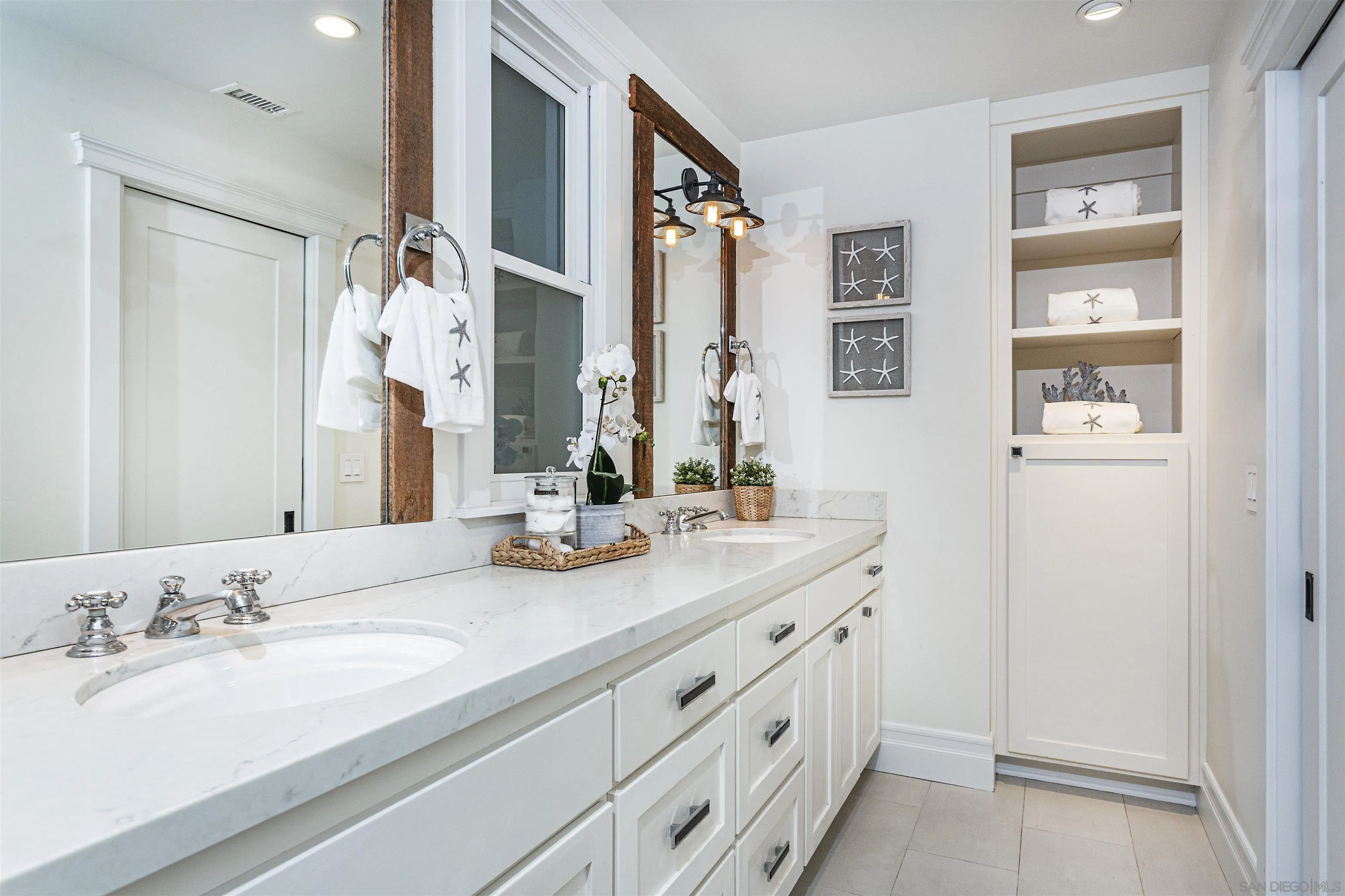 https://cdn.realtyfeed.com/cdn/127/250046311/c3ef0f16572be6e90b6de329059ded67.webp