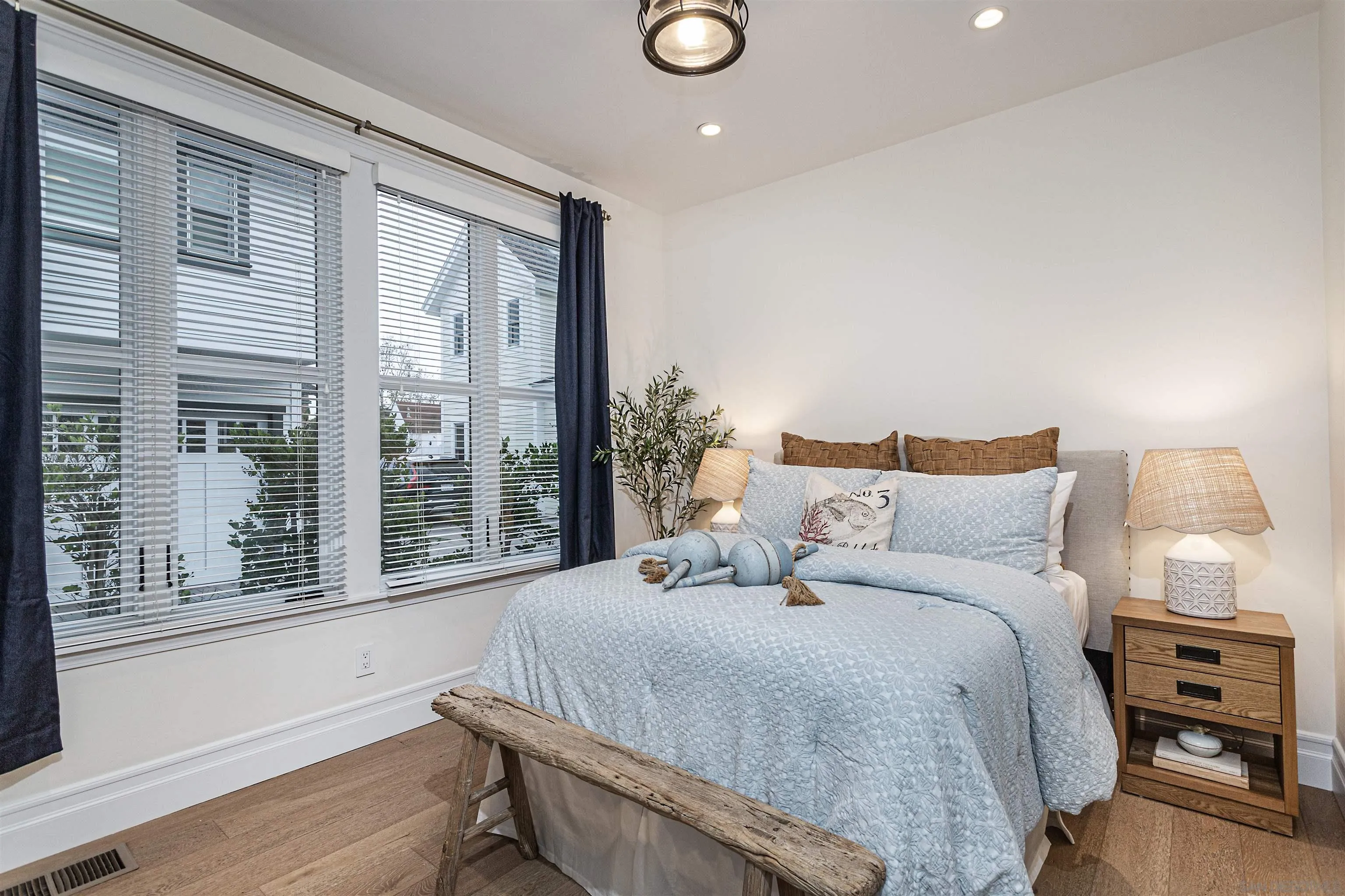 https://cdn.realtyfeed.com/cdn/127/250046311/ee3d9ac507d74035de69f28fb6839975.webp