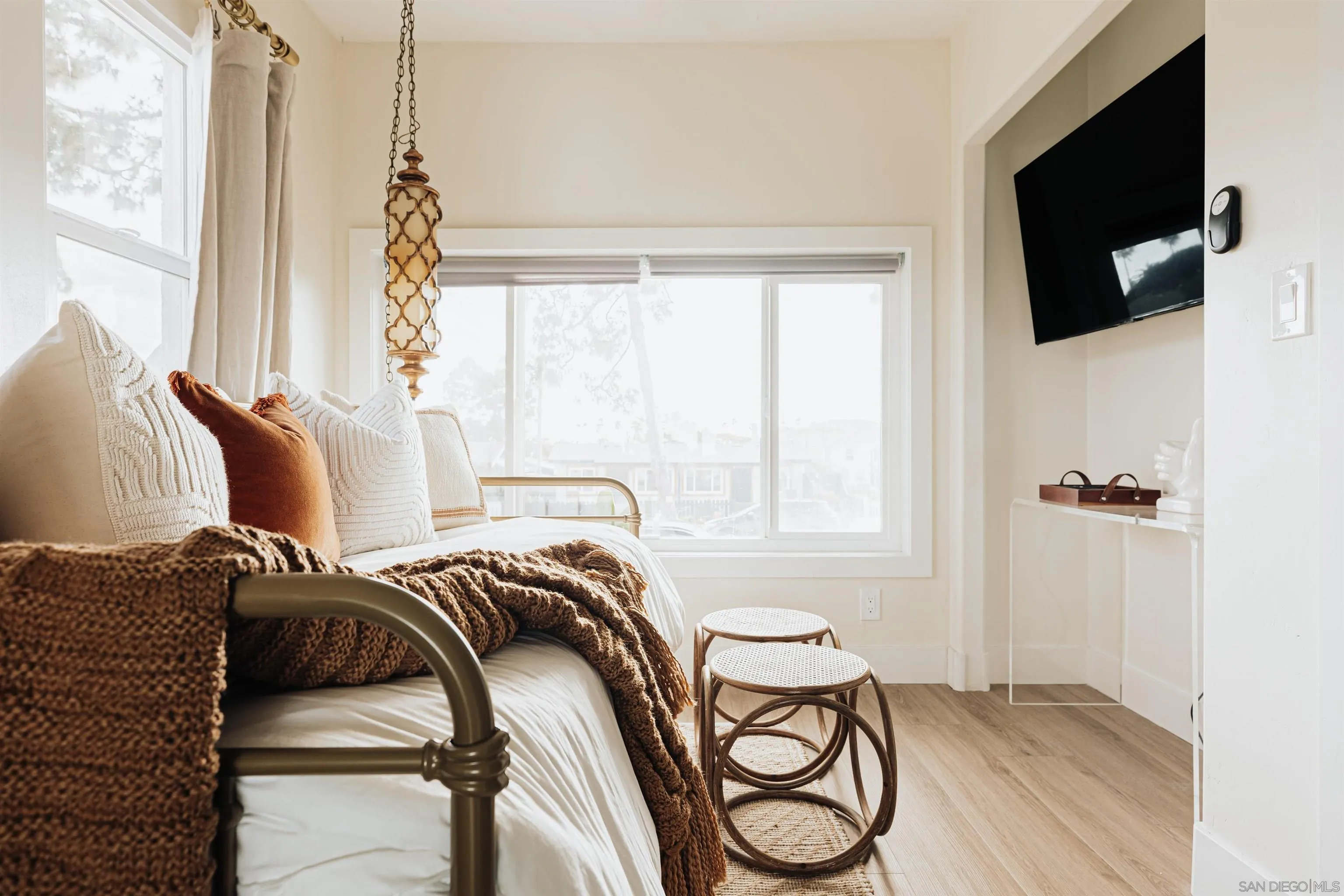 https://cdn.realtyfeed.com/cdn/127/250046321/288a9dd279555728ef56b21b746c9272.webp