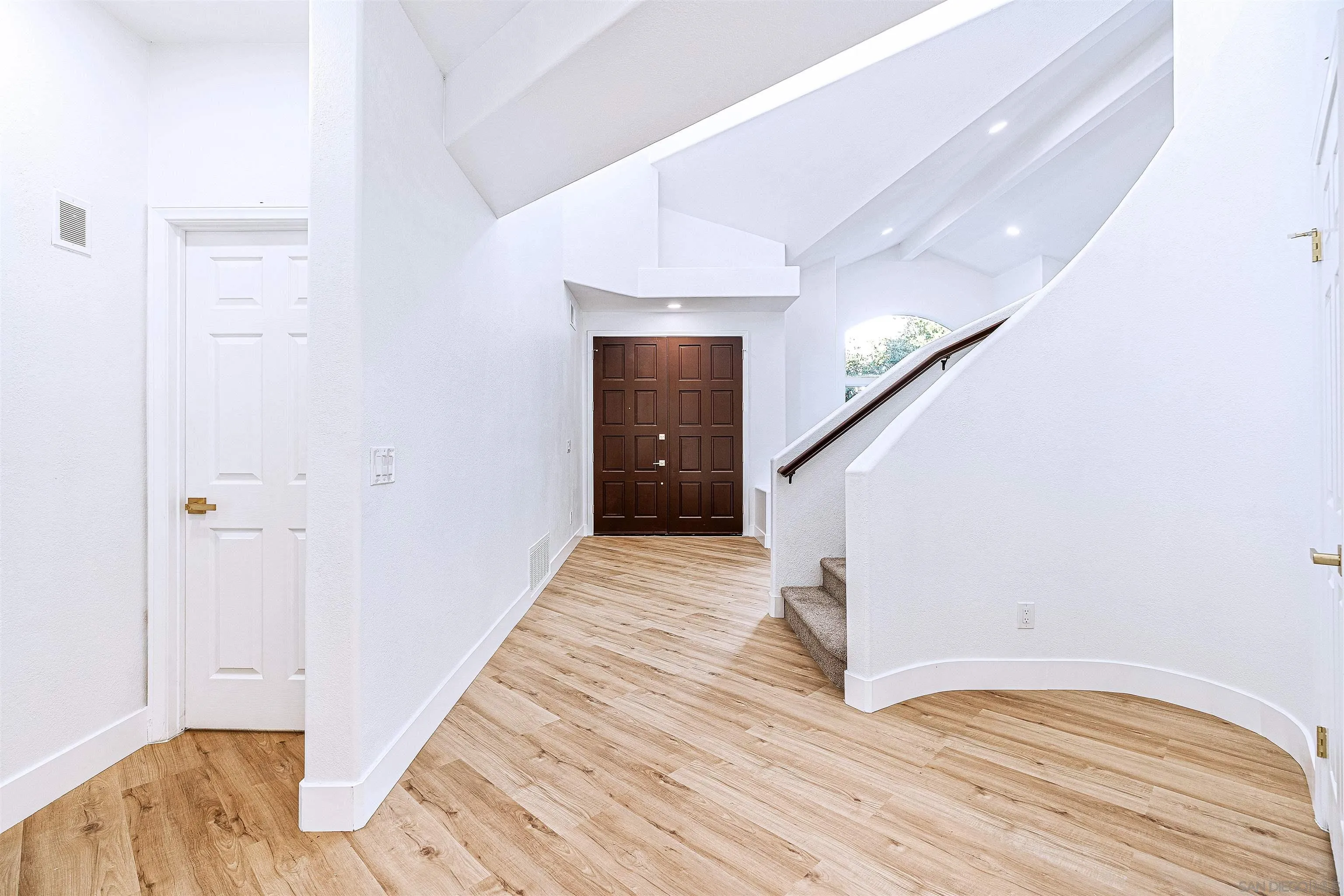https://cdn.realtyfeed.com/cdn/127/250046322/a330b3e1d39a6c840f55429b44a7770d.webp