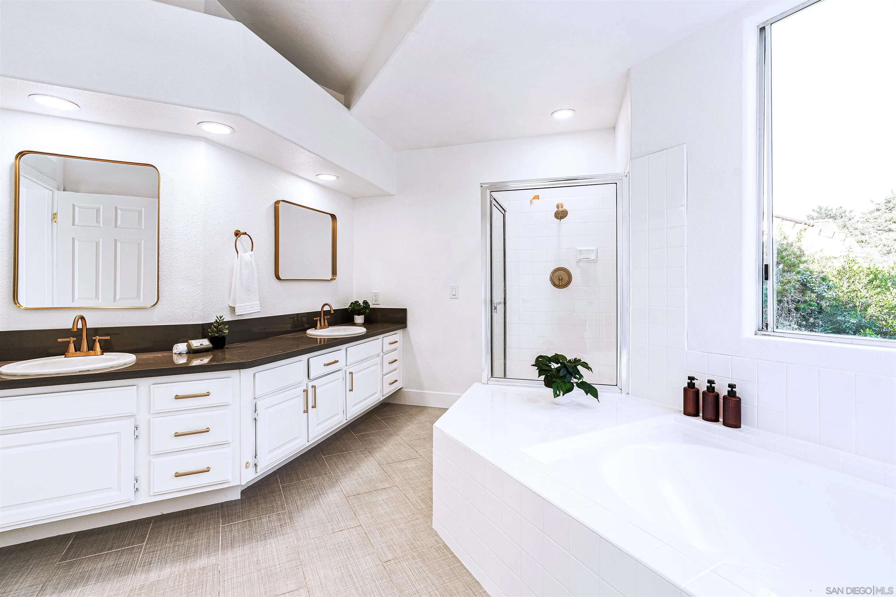 https://cdn.realtyfeed.com/cdn/127/250046322/fff408a64eb1359b211e3f60c2526b46.webp