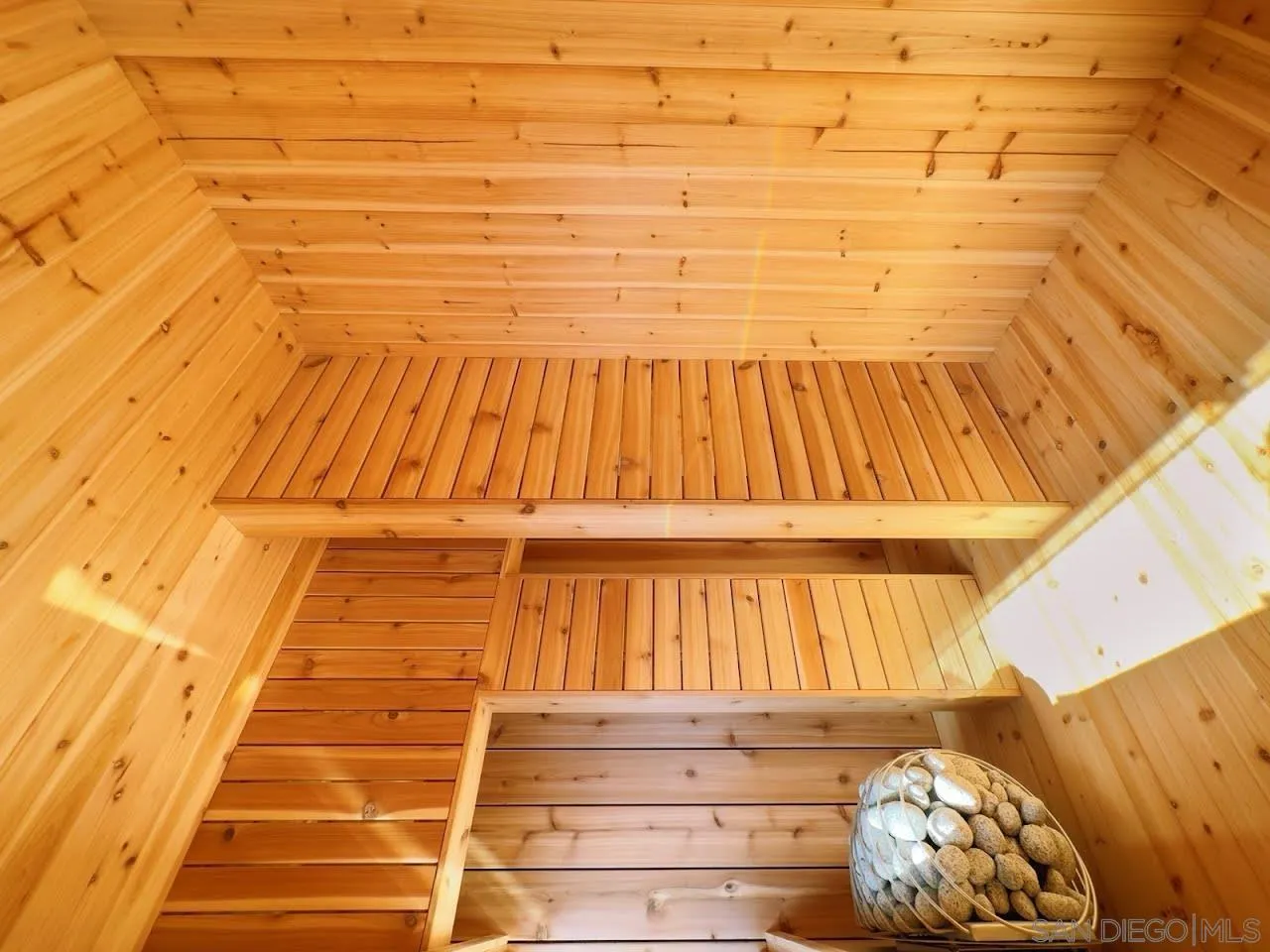 https://cdn.realtyfeed.com/cdn/127/250046328/94a793e3061024f92332141d73331750.webp
