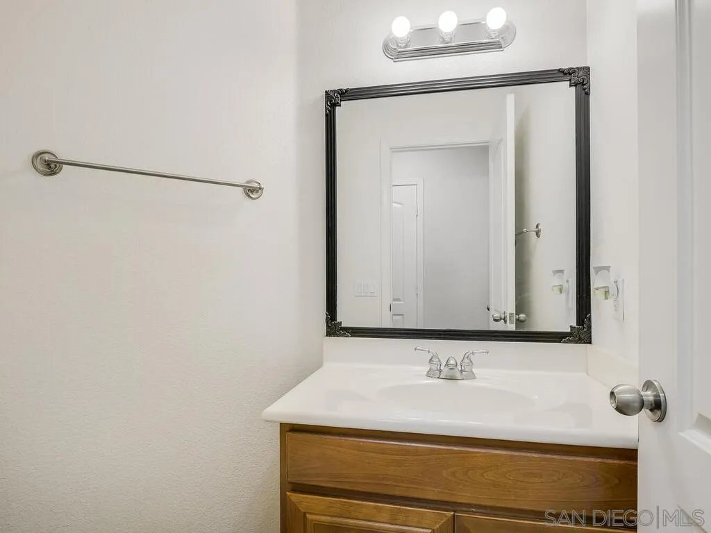 https://cdn.realtyfeed.com/cdn/127/250046329/406ce0c2552f39549993839b62814bc8.webp