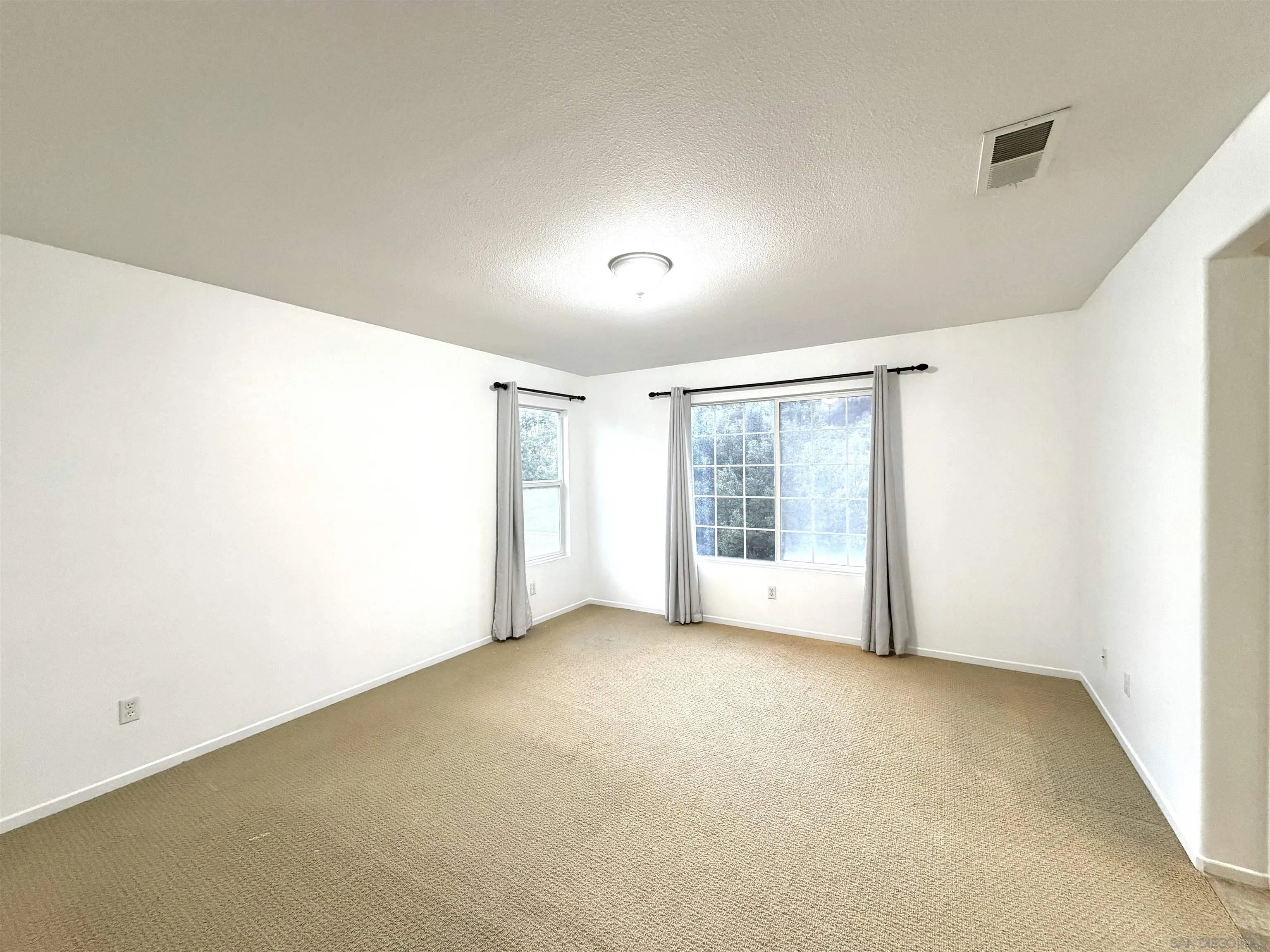 https://cdn.realtyfeed.com/cdn/127/250046329/753bf562498c21ca174e6abcac2337f1.webp