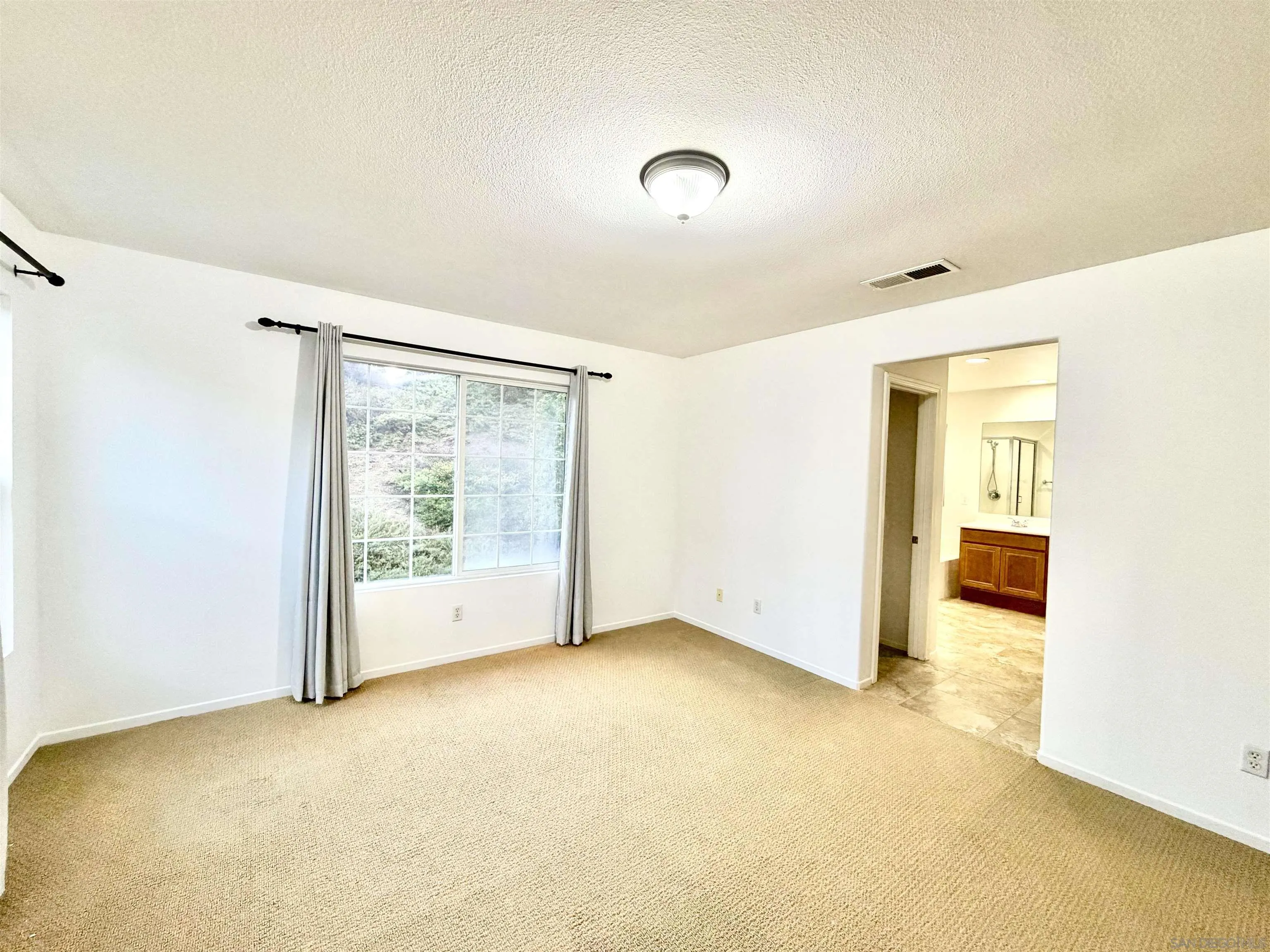 https://cdn.realtyfeed.com/cdn/127/250046329/c9e3e4cb42b636a132cf2994ede2b9fd.webp
