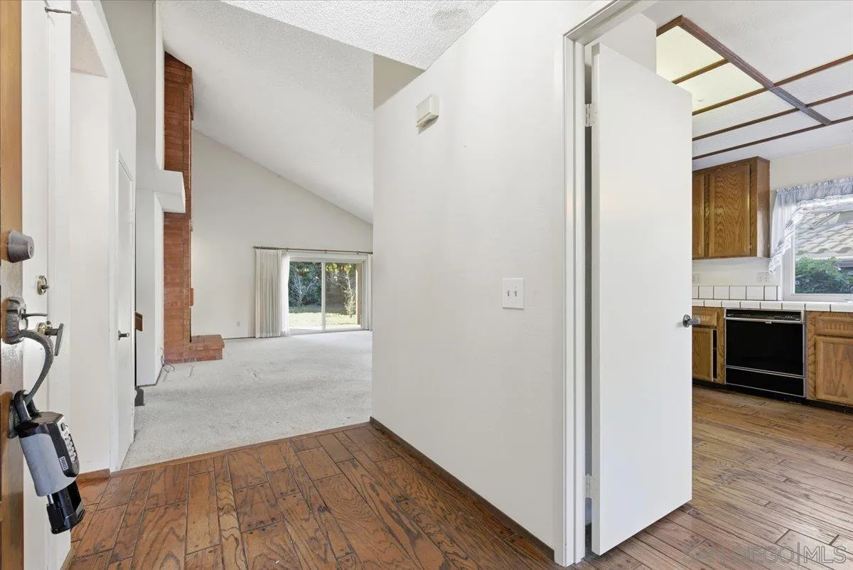 https://cdn.realtyfeed.com/cdn/127/250046335/f441ad02fe4411868482755057931374.webp